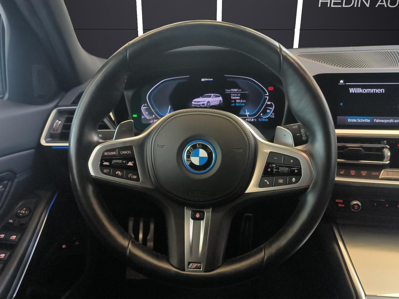 BMW 330e xDrive SAG Touring-image-15