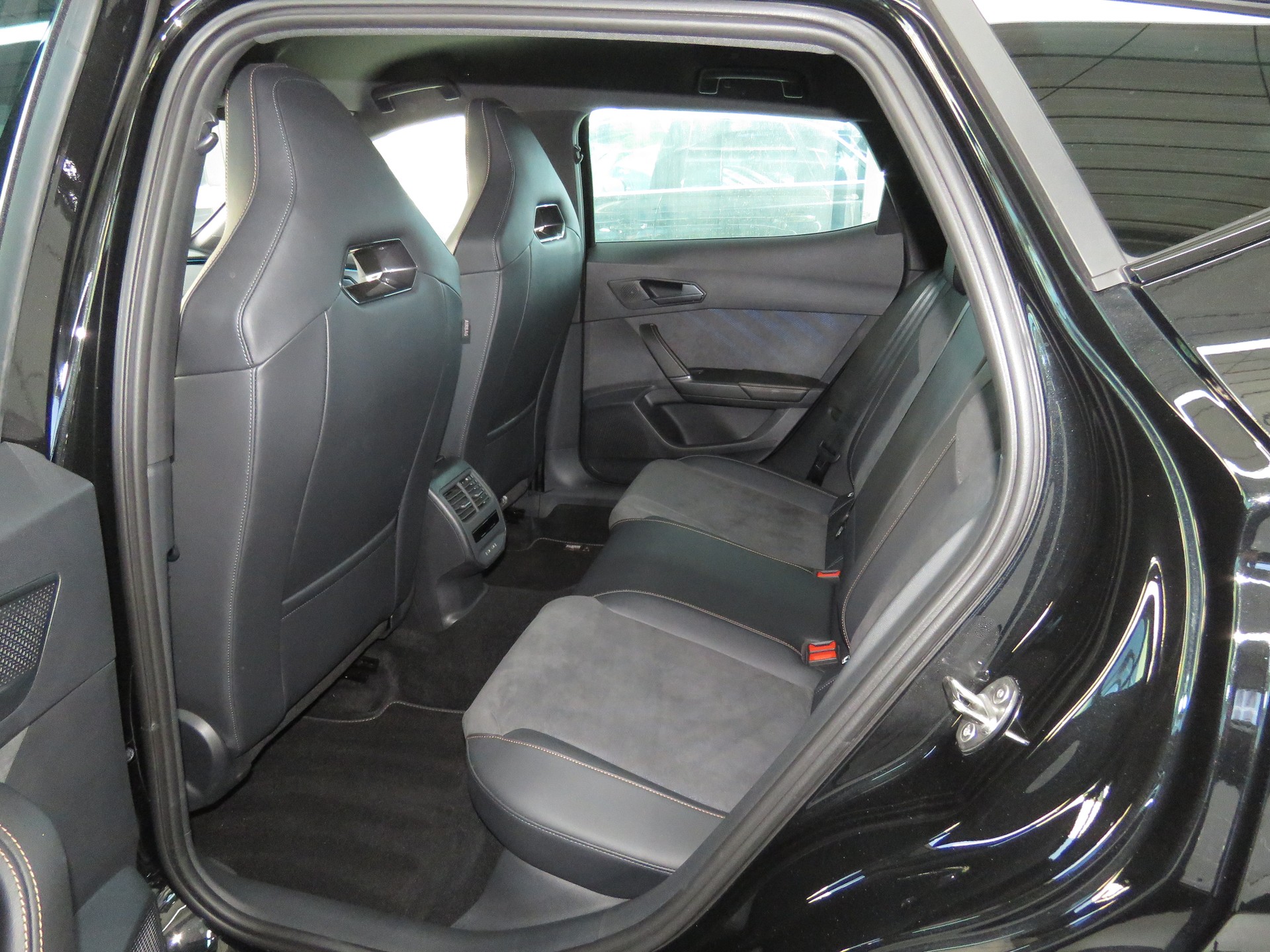 CUPRA Formentor 1.5 TSI DSG-image-8