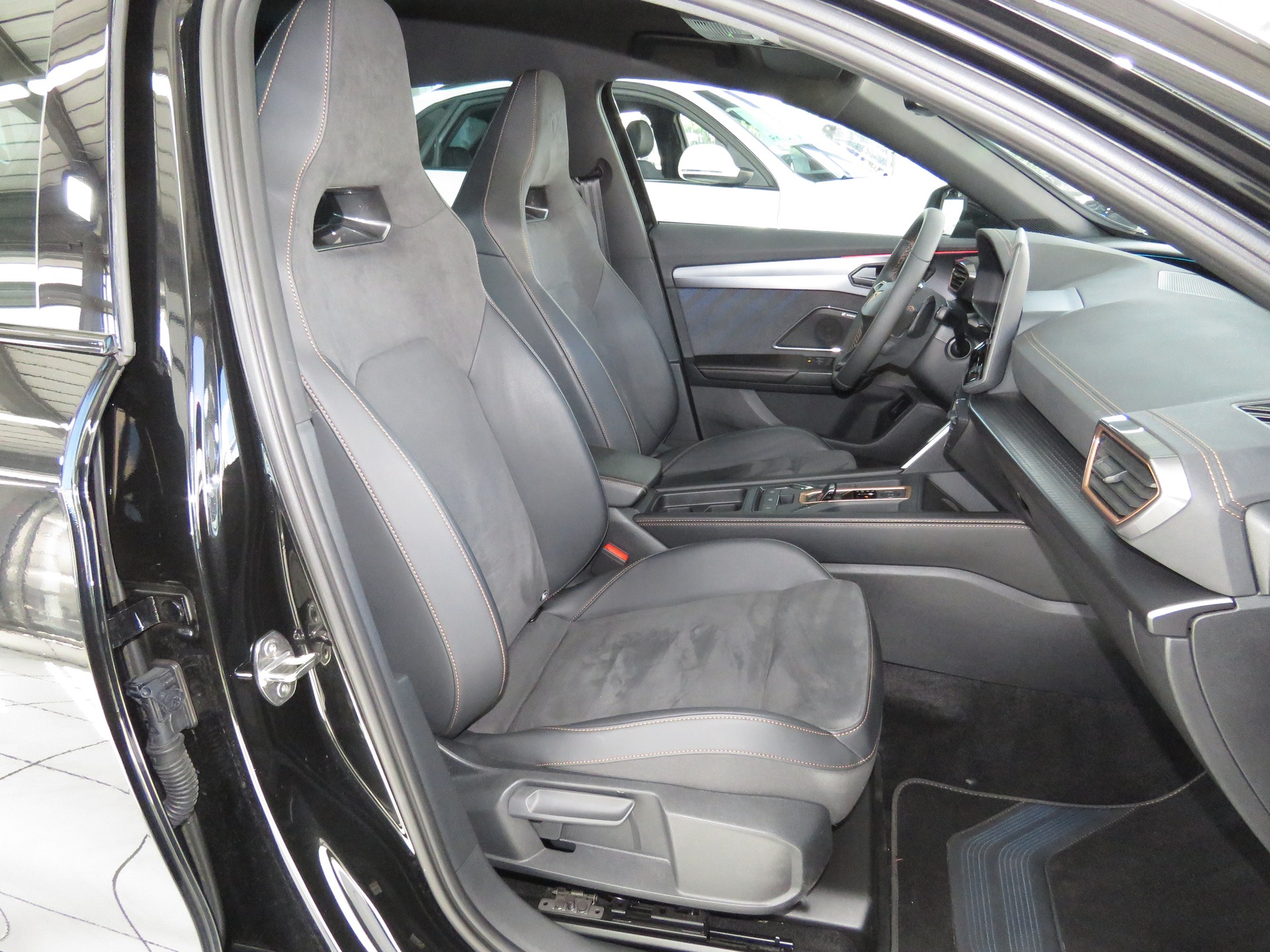 CUPRA Formentor 1.5 TSI DSG-image-11