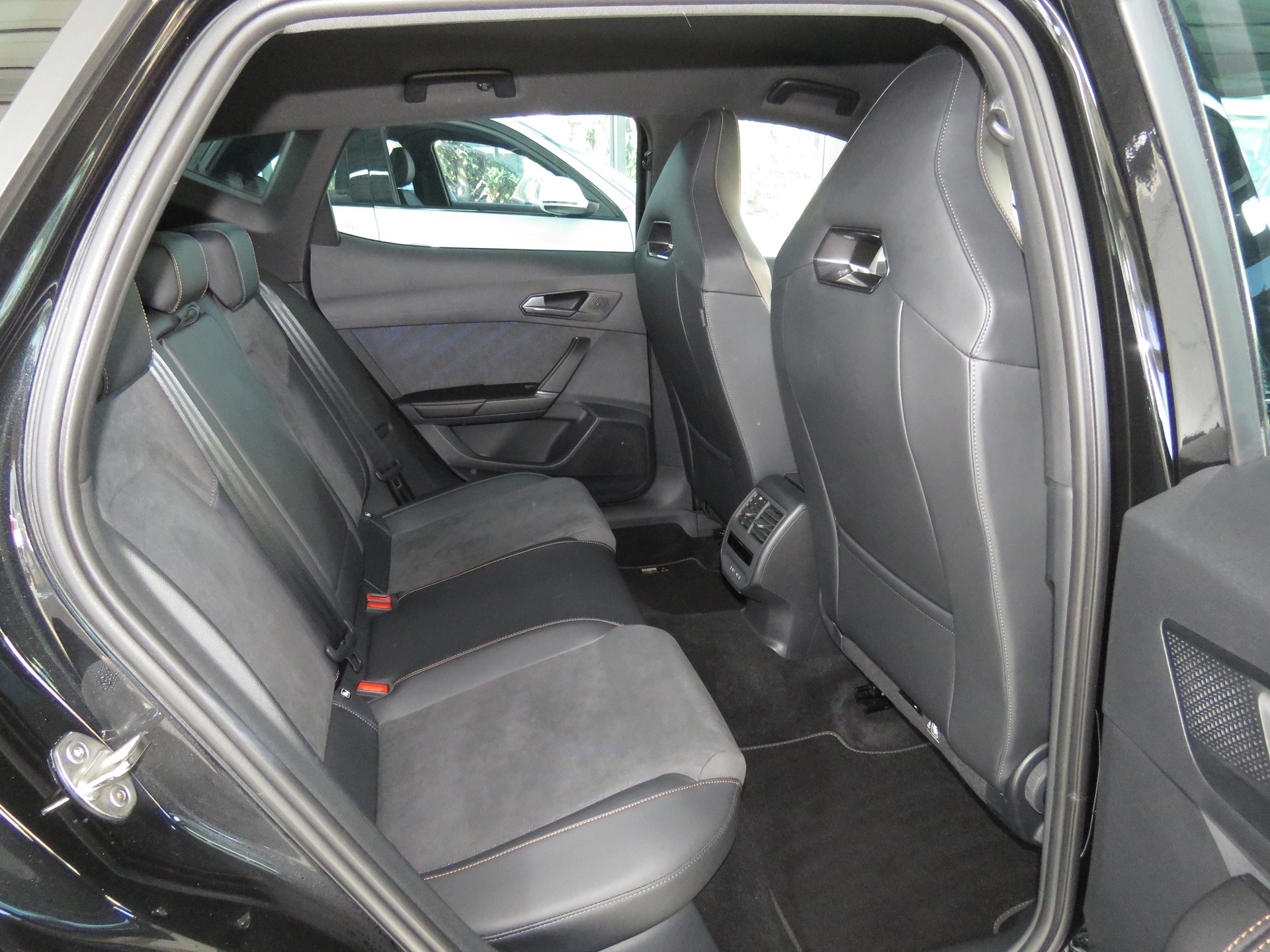 CUPRA Formentor 1.5 TSI DSG-image-12