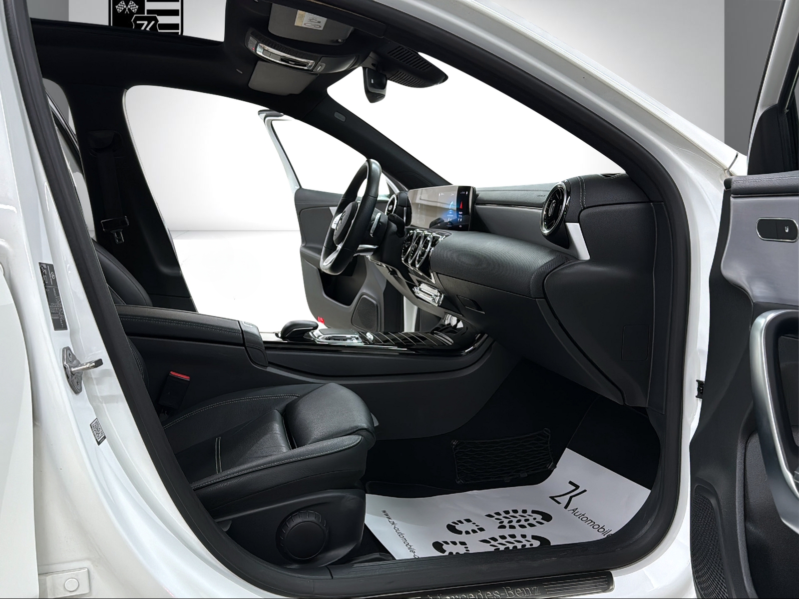 MERCEDES-BENZ A 180 AMG Line Polarweiss 7G-DCT / 360° Kamera / Panoramadach / Leder / Night Paket /-image-8