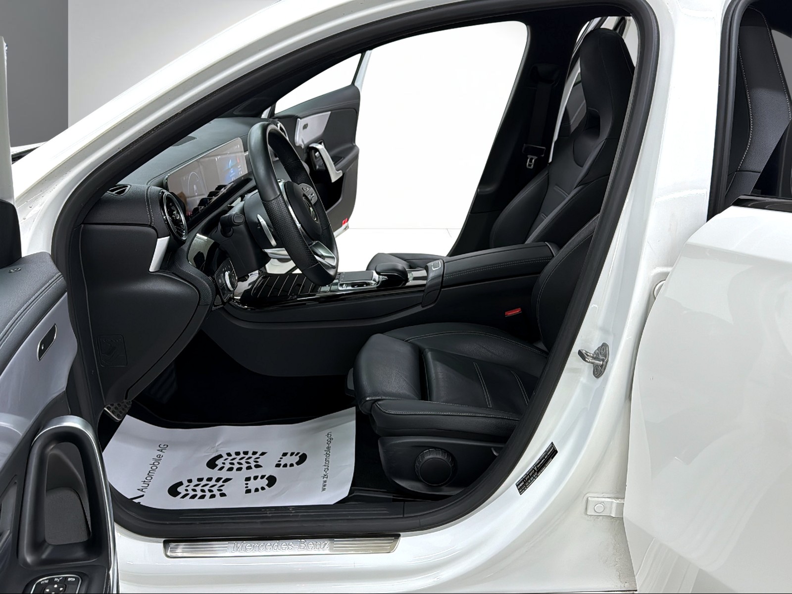 MERCEDES-BENZ A 180 AMG Line Polarweiss 7G-DCT / 360° Kamera / Panoramadach / Leder / Night Paket /-image-5