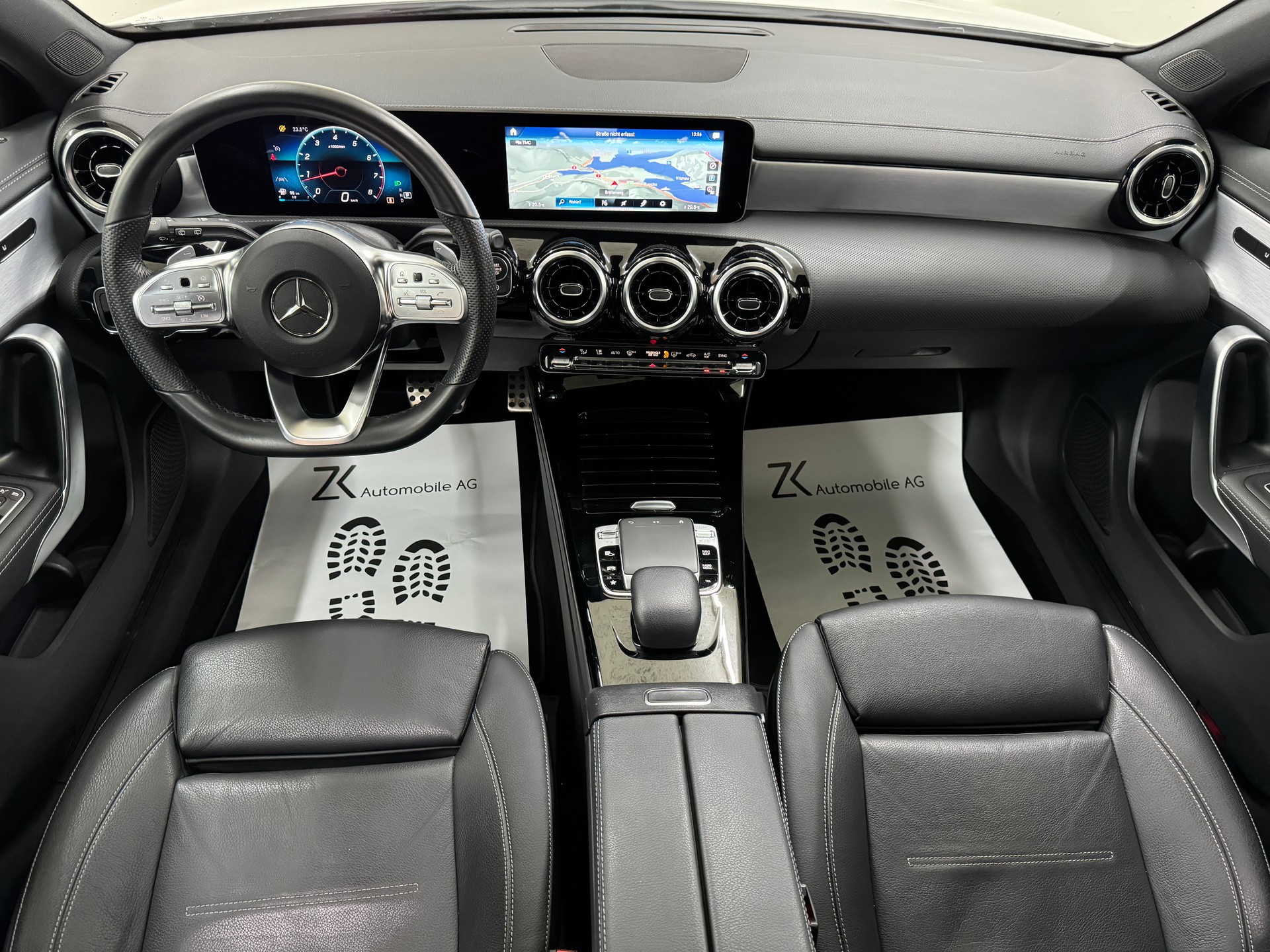 MERCEDES-BENZ A 180 AMG Line Polarweiss 7G-DCT / 360° Kamera / Panoramadach / Leder / Night Paket /-image-9