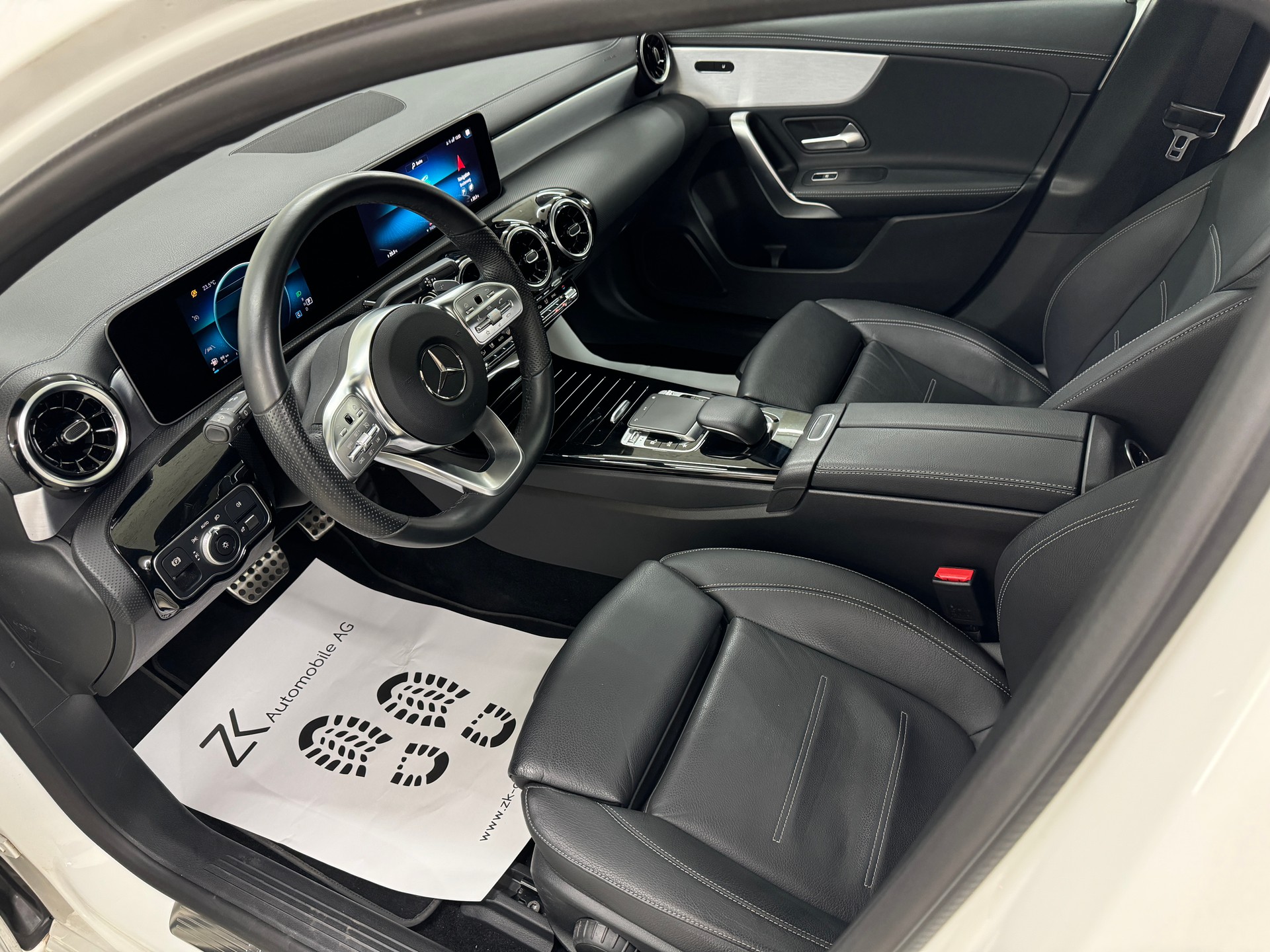 MERCEDES-BENZ A 180 AMG Line Polarweiss 7G-DCT / 360° Kamera / Panoramadach / Leder / Night Paket /-image-6