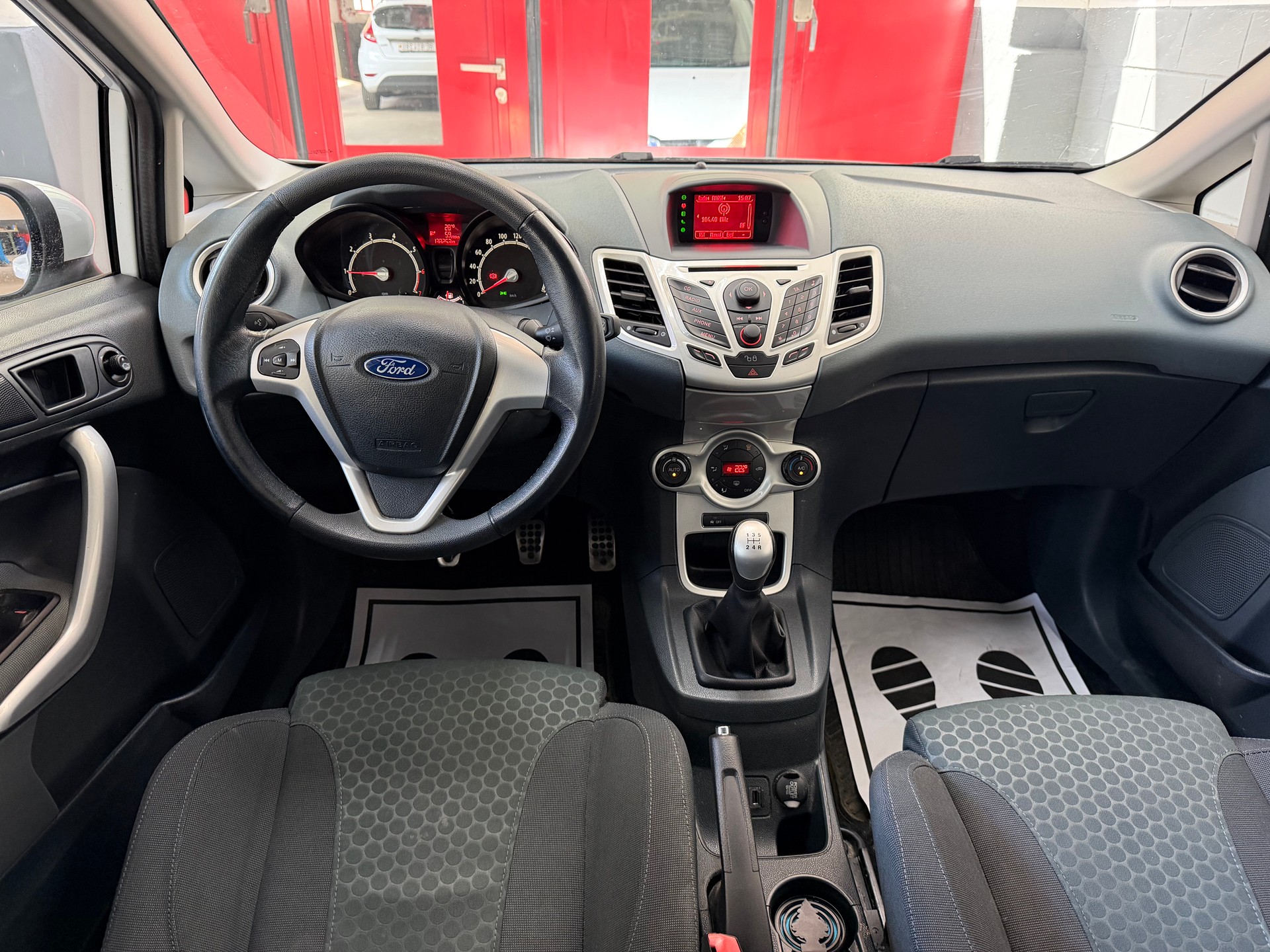 FORD Fiesta 1.6 16V Sport //NEU AB MFK!-image-9