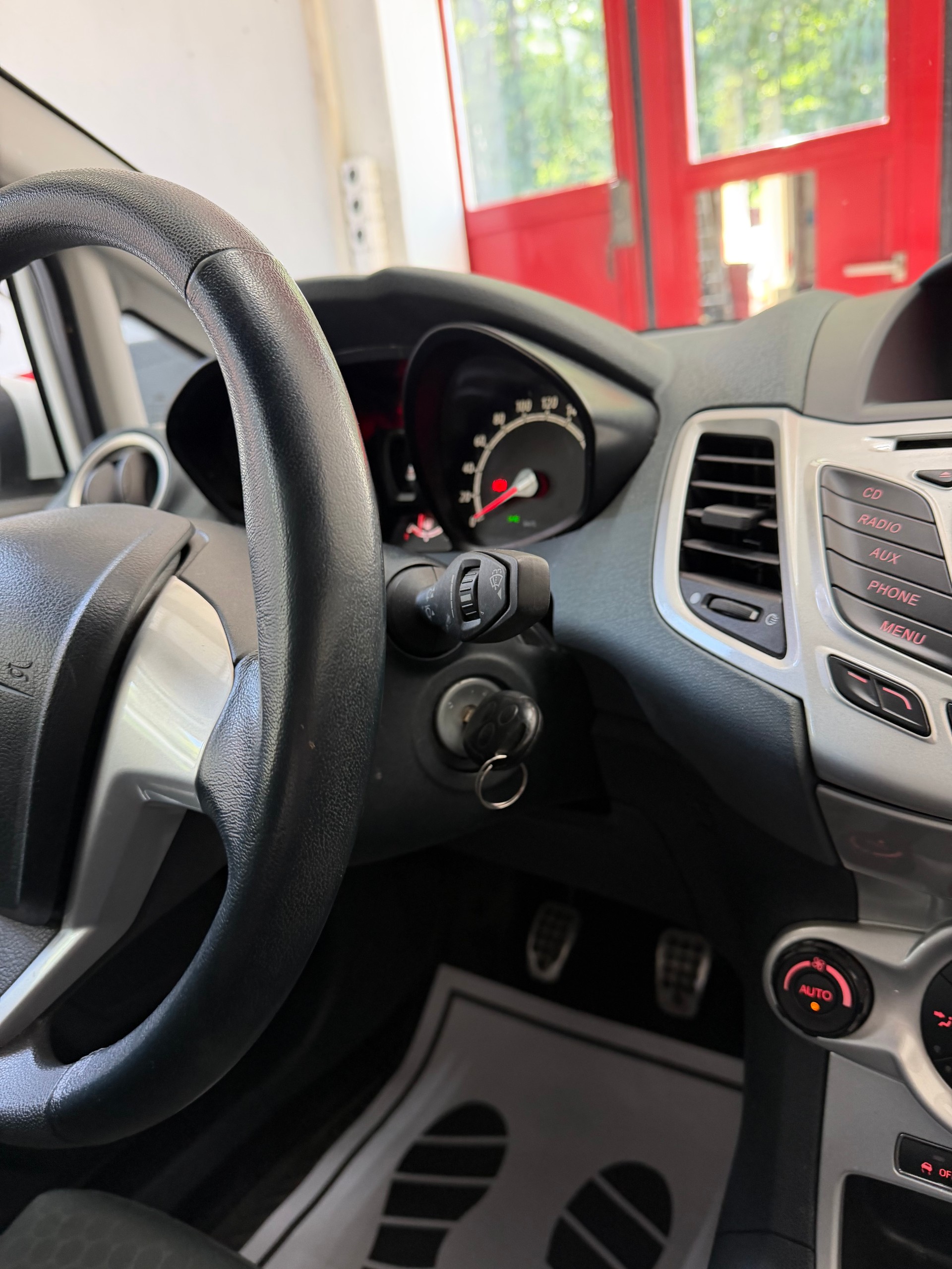 FORD Fiesta 1.6 16V Sport //NEU AB MFK!-image-12