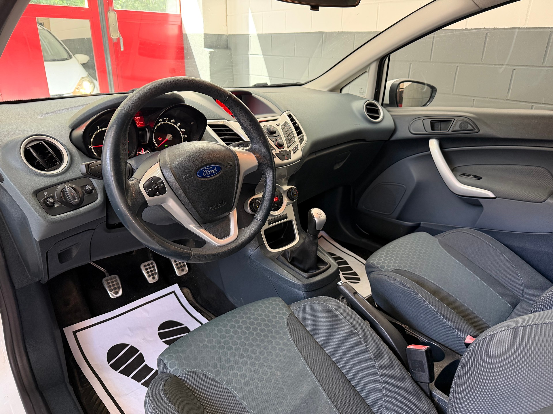 FORD Fiesta 1.6 16V Sport //NEU AB MFK!-image-8