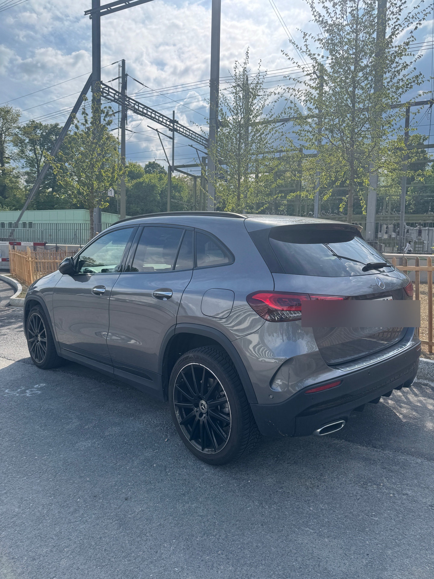 MERCEDES-BENZ GLA 250 e AMG Line-image-1