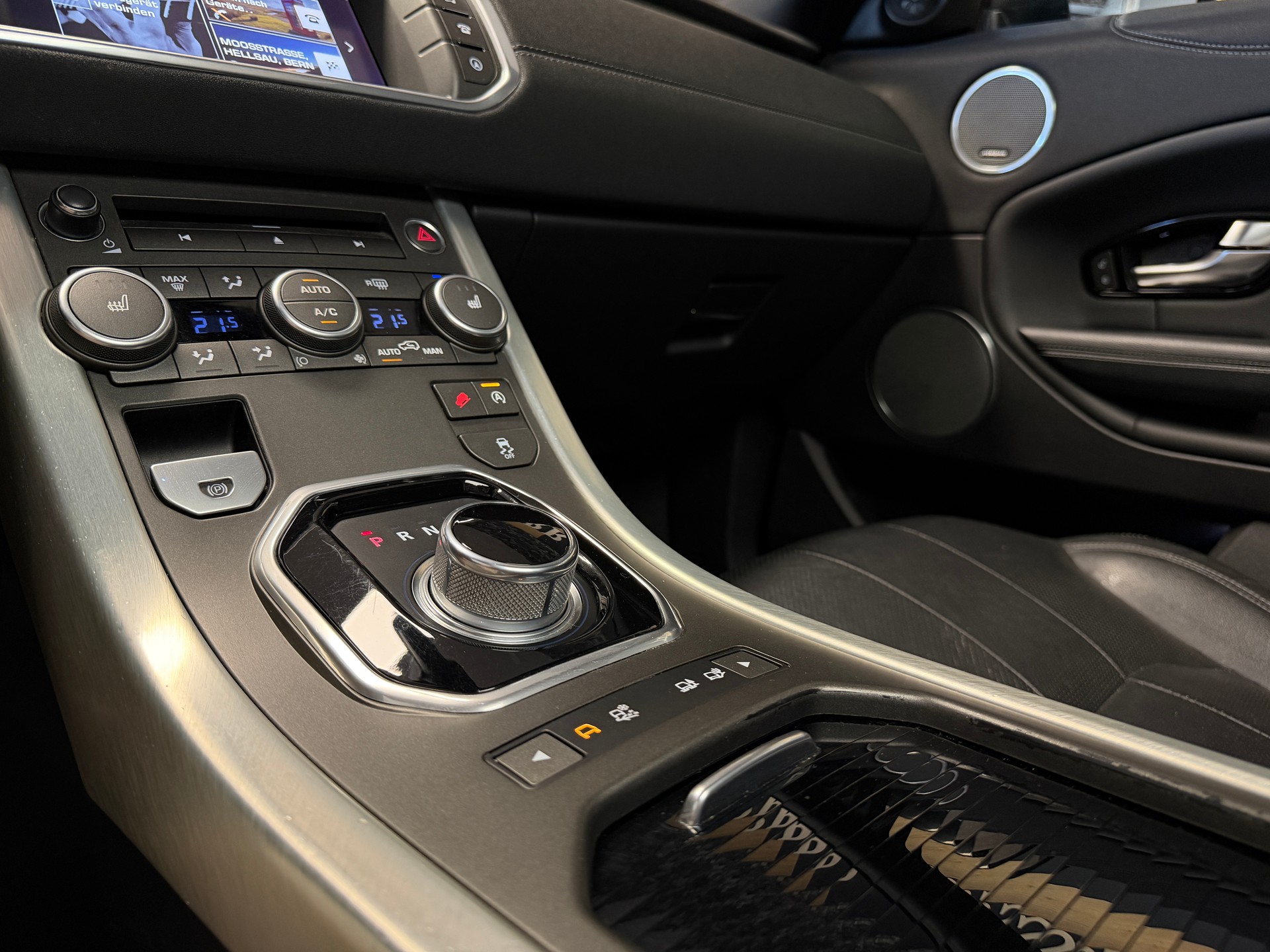 LAND ROVER Range Rover Evoque 2.0 TD4 HSE Dynamic AT9-image-8