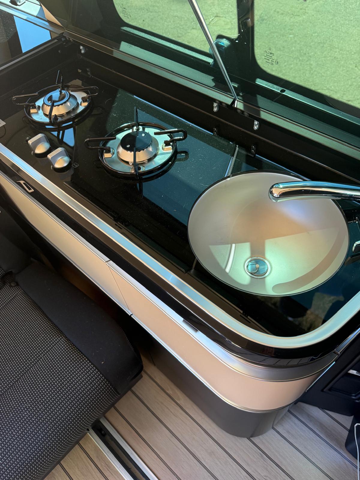 MERCEDES-BENZ 220 d Trend-image-2
