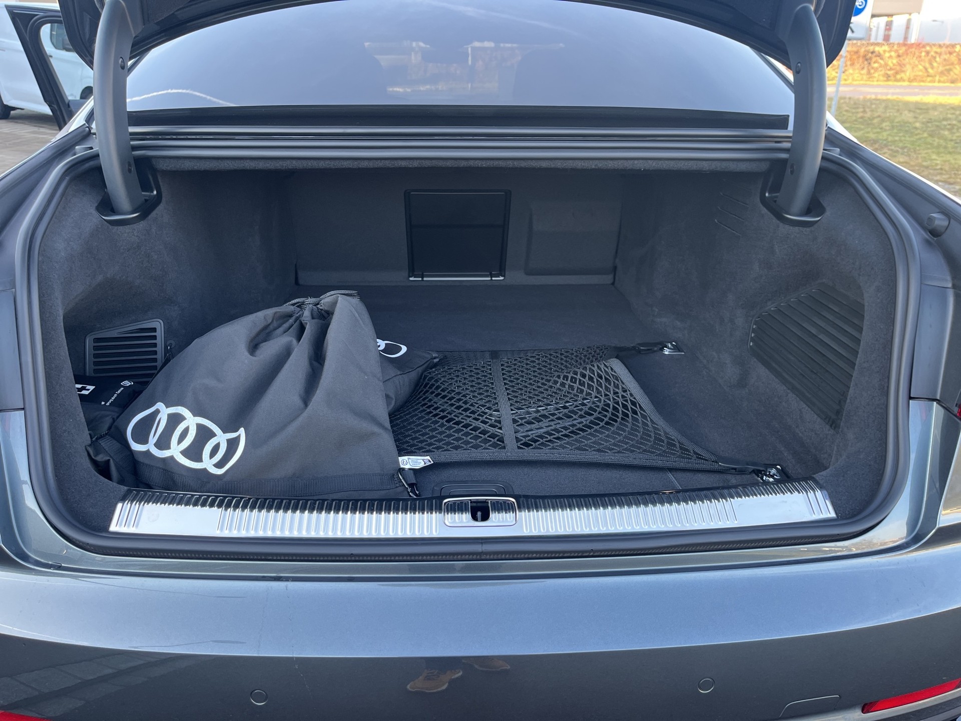 AUDI A8 60 L TFSI e quattro tiptronic*Standklimatisierung, Panodach, Matrix-LED, (5-Jahre Garantie)-image-23