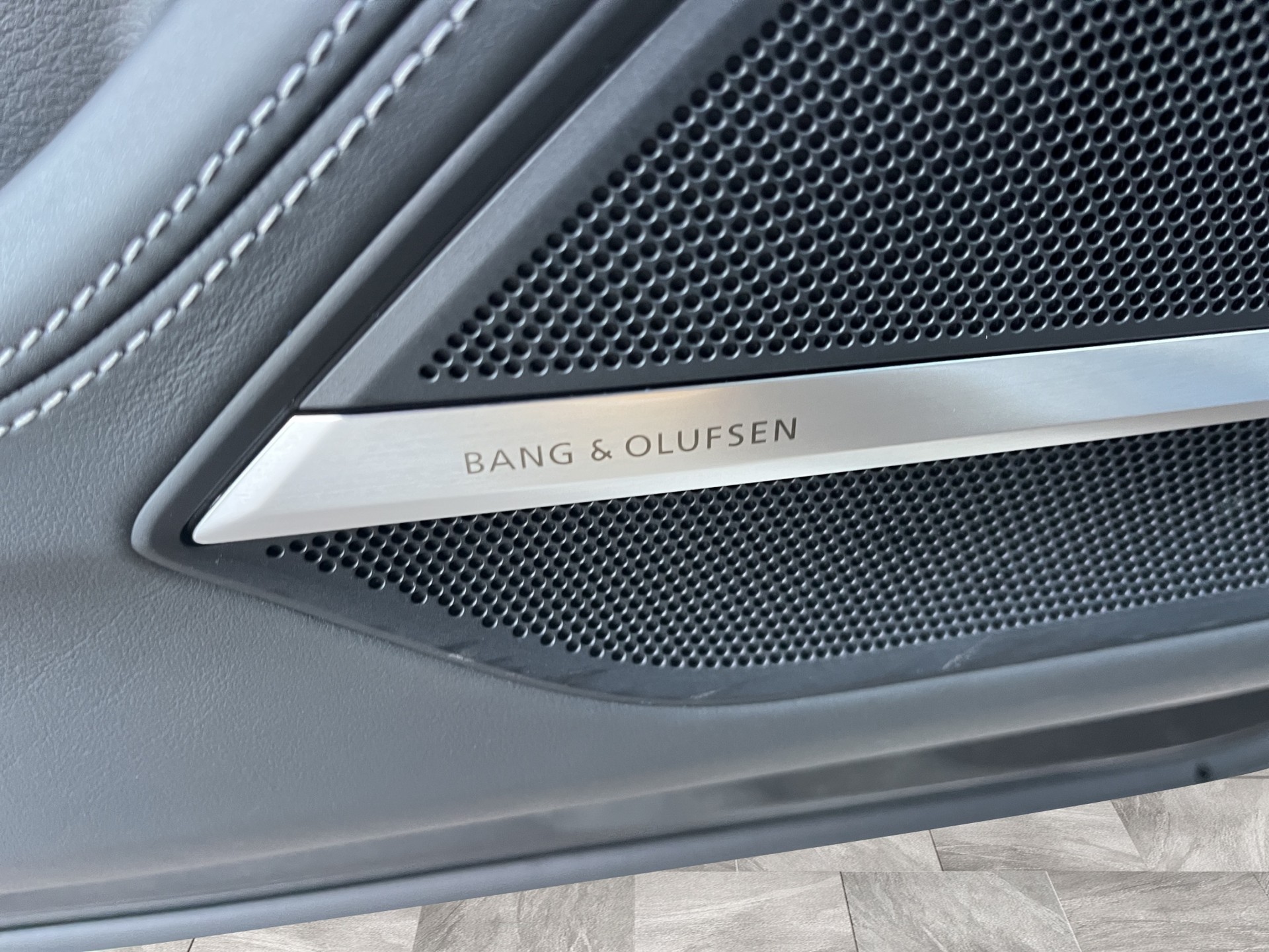 AUDI A8 60 L TFSI e quattro tiptronic*Standklimatisierung, Panodach, Matrix-LED, (5-Jahre Garantie)-image-20