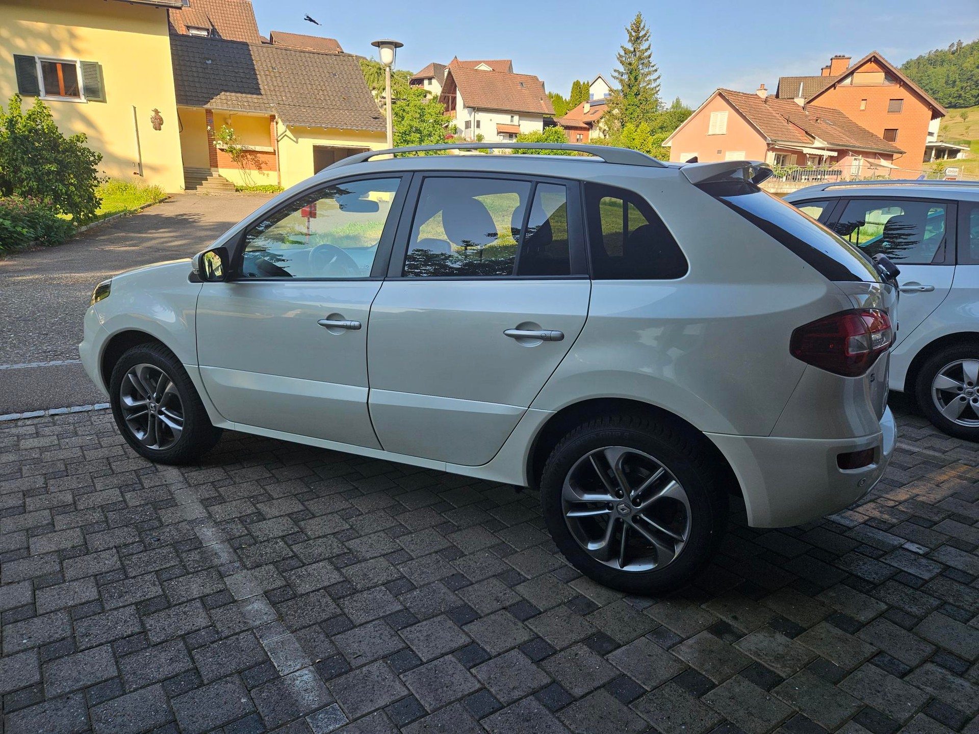 RENAULT Koleos 2.0 dCi Exception 4x4 Automatic-image-2