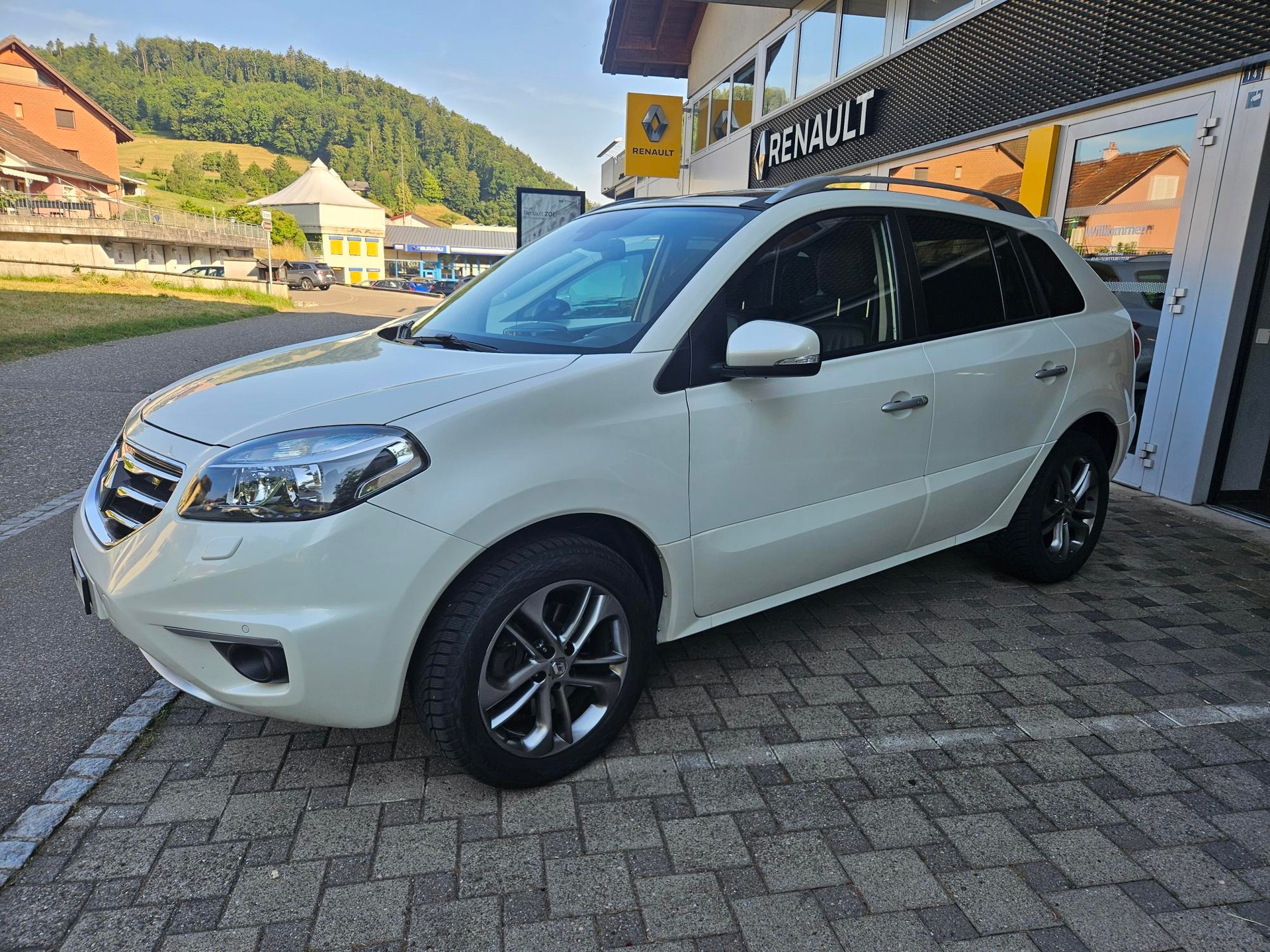 RENAULT Koleos 2.0 dCi Exception 4x4 Automatic-image-1