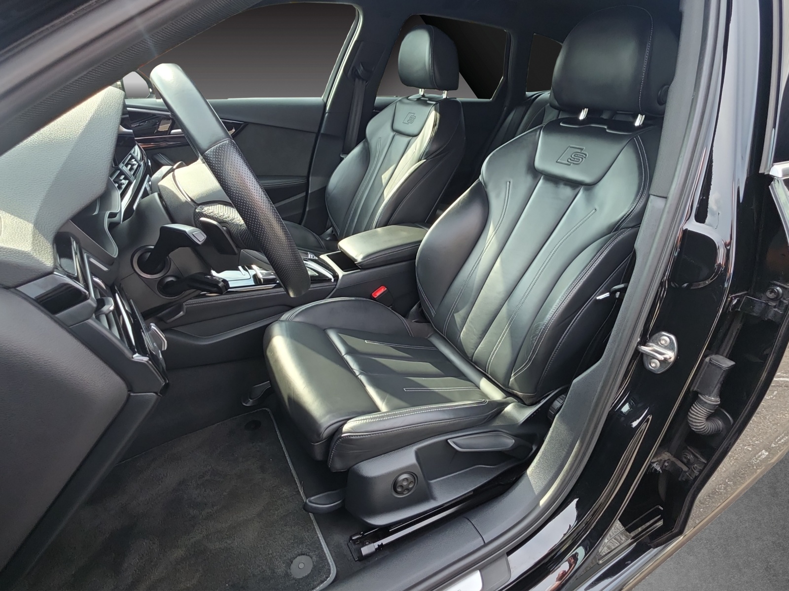 AUDI A4 Avant 35 TDI S-Line S-tronic-image-14