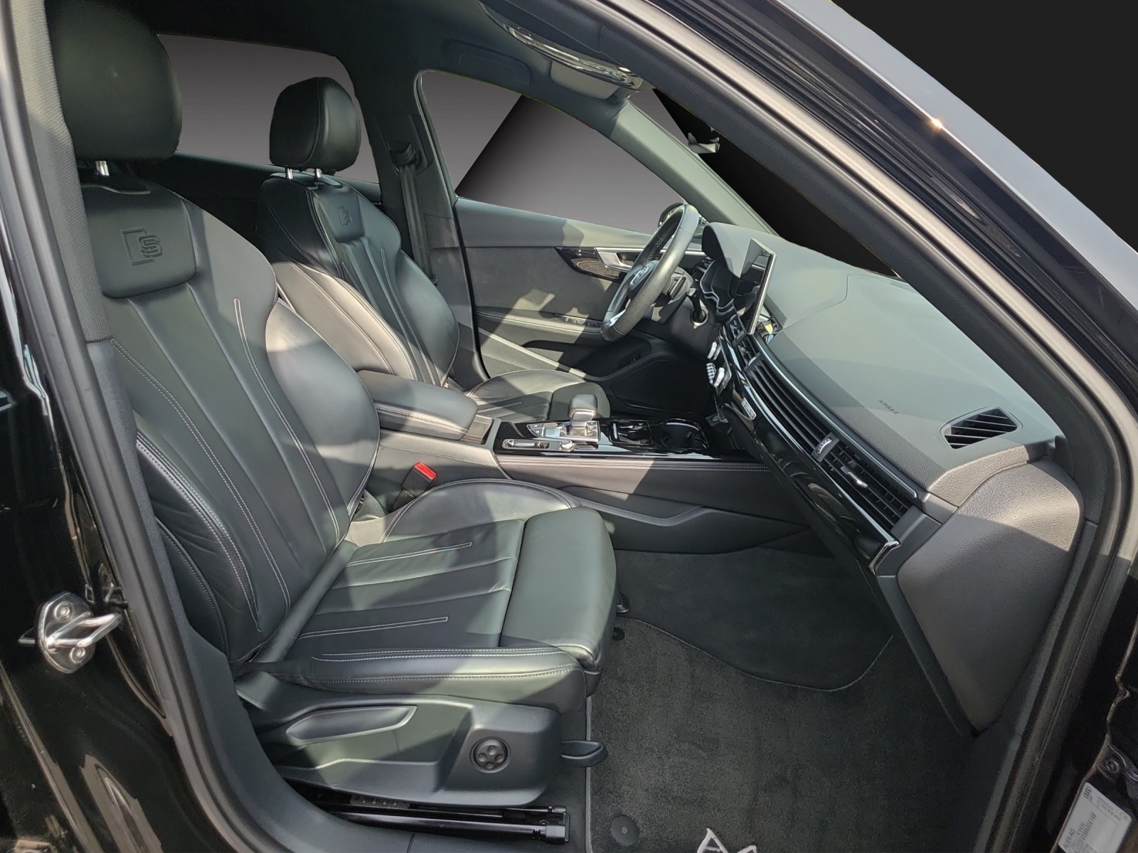 AUDI A4 Avant 35 TDI S-Line S-tronic-image-16