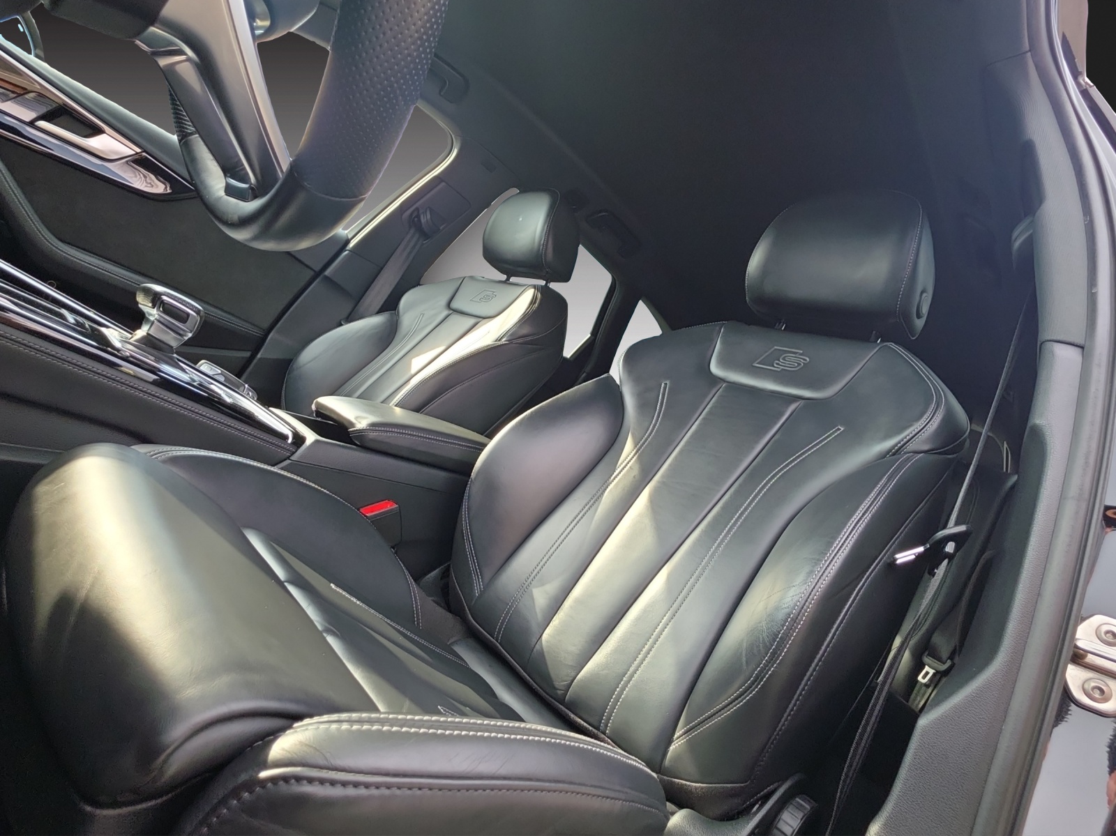 AUDI A4 Avant 35 TDI S-Line S-tronic-image-13