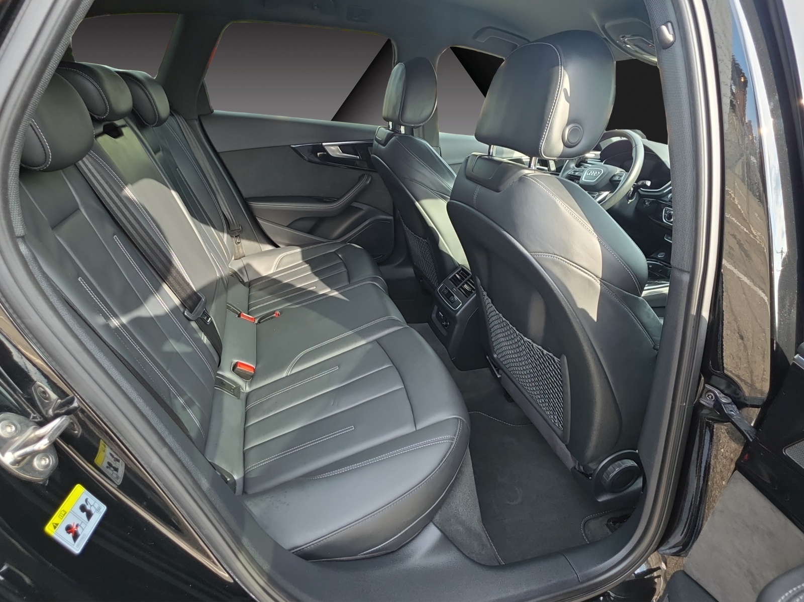 AUDI A4 Avant 35 TDI S-Line S-tronic-image-17
