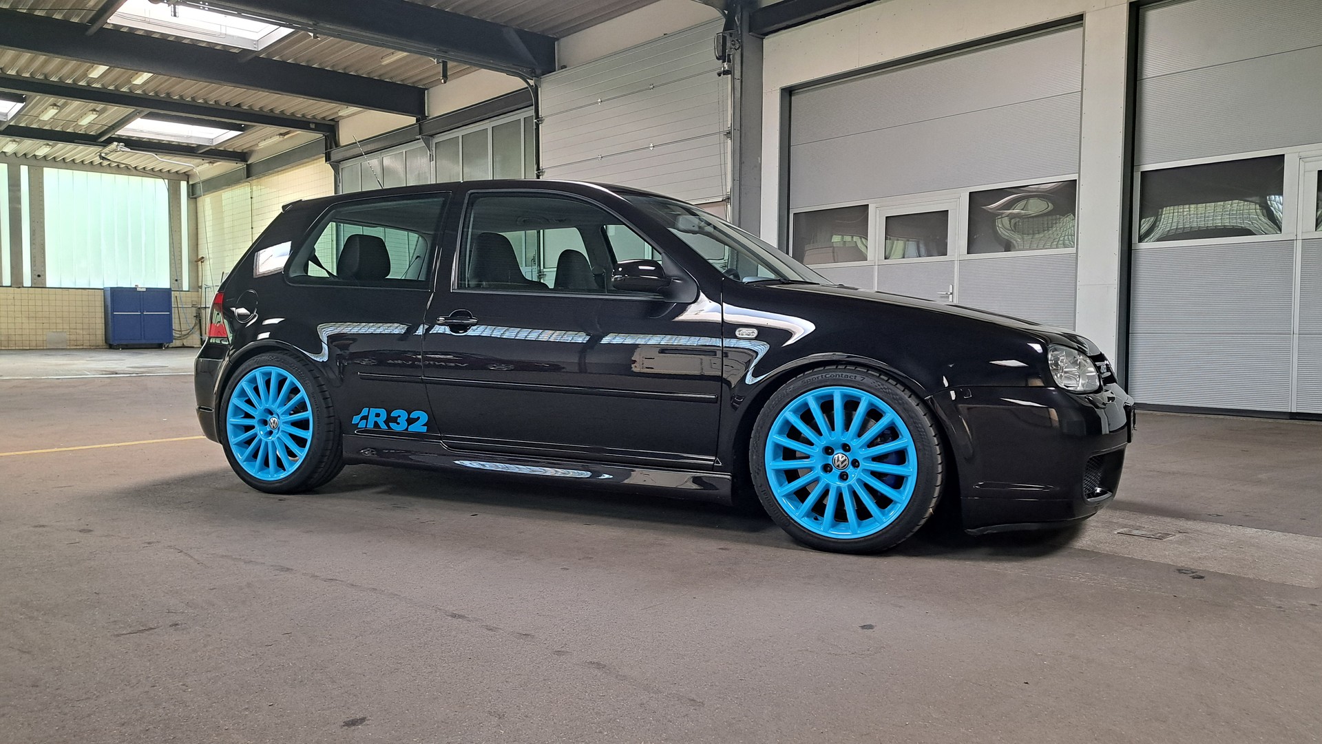 VW Golf R32 4Motion-image-11