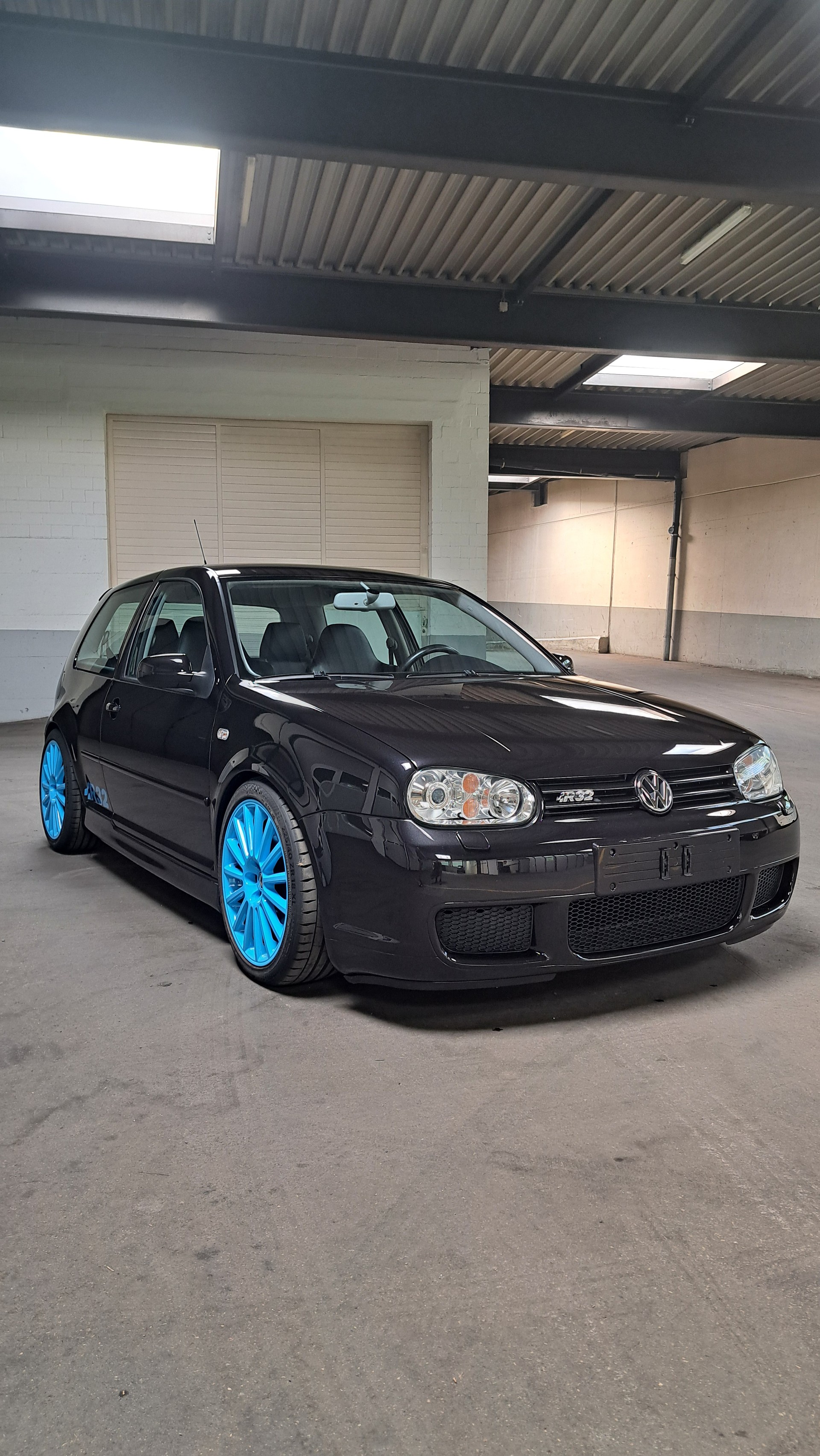 VW Golf R32 4Motion-image-5