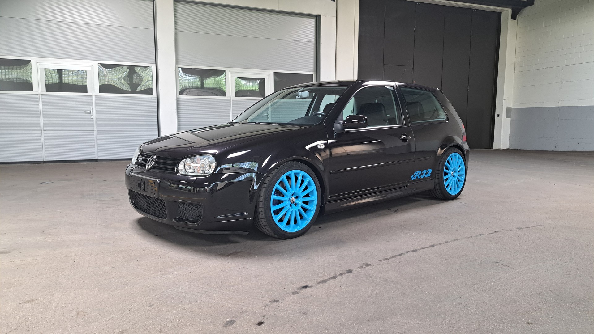 VW Golf R32 4Motion-image-1