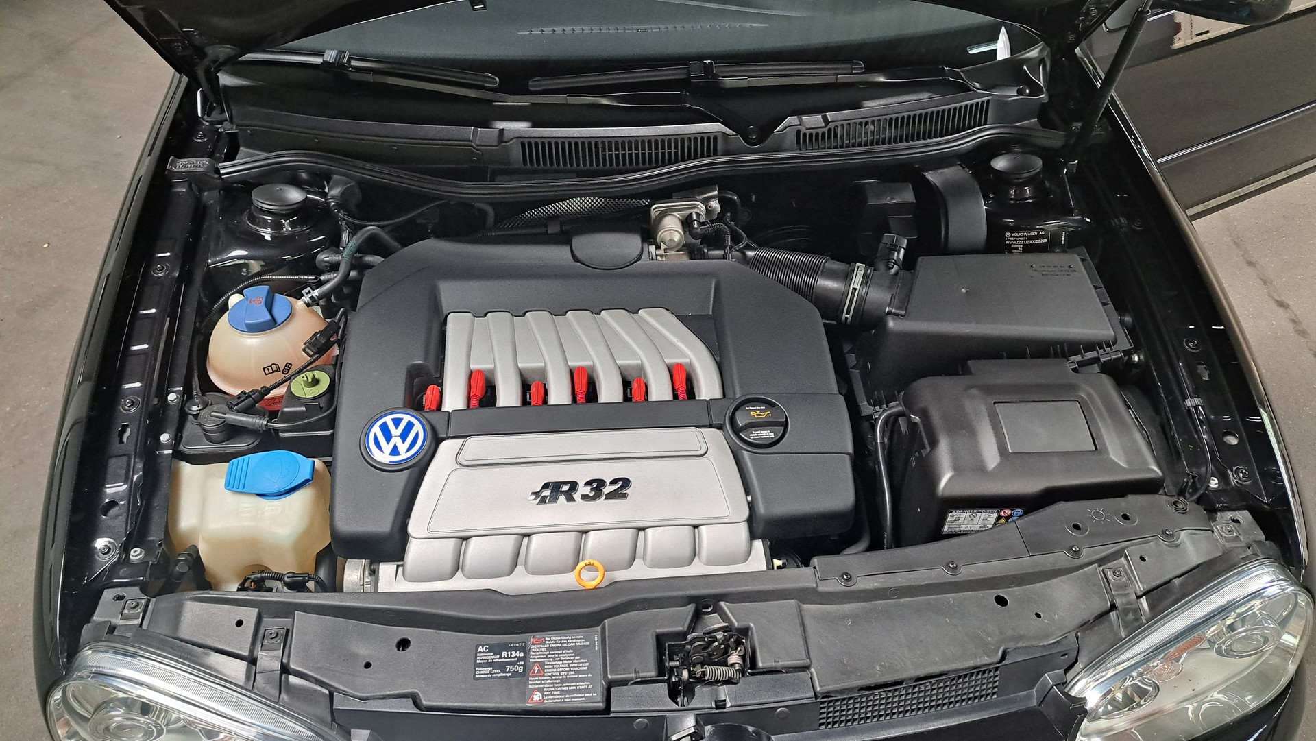 VW Golf R32 4Motion-image-9