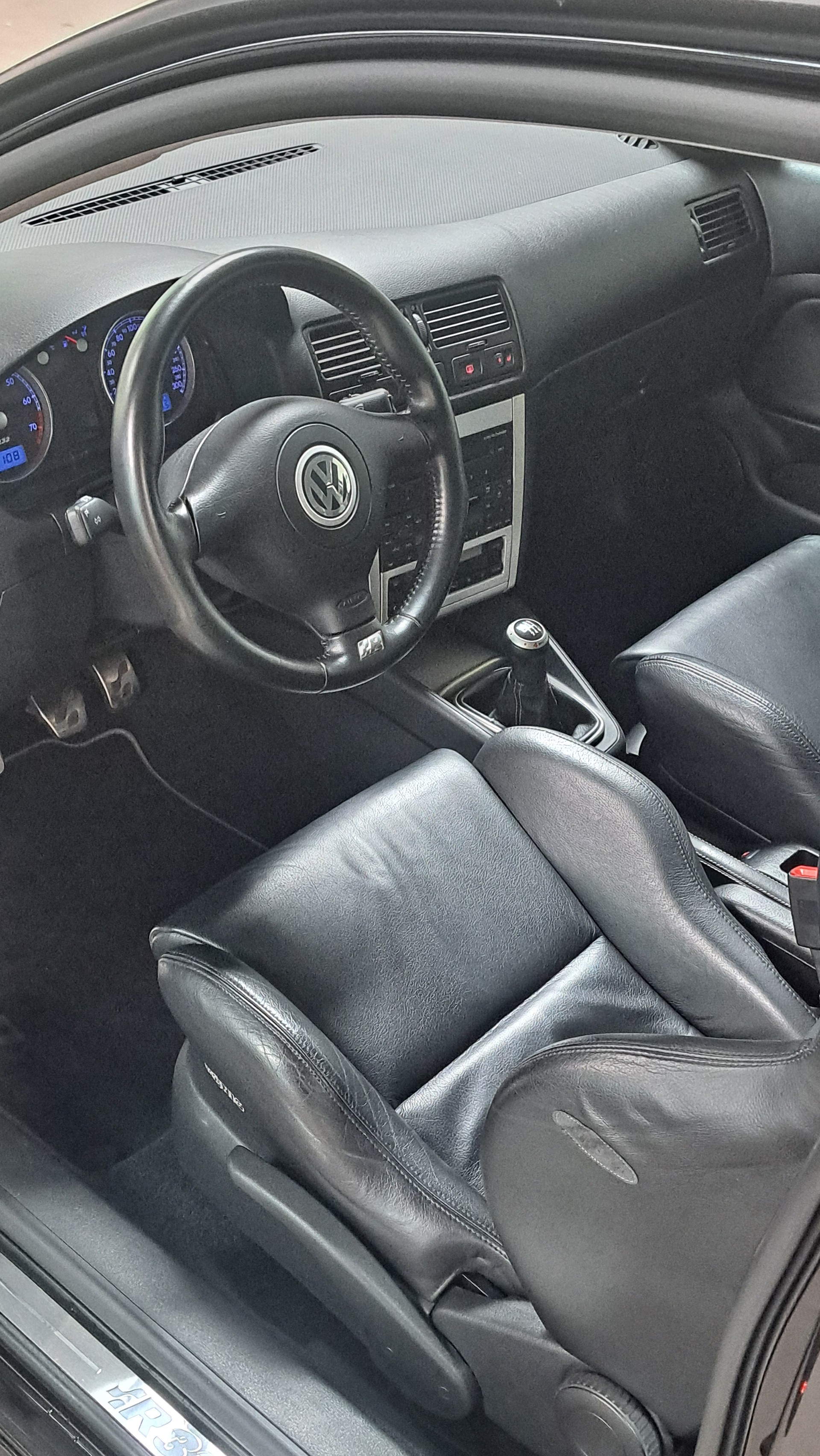 VW Golf R32 4Motion-image-8