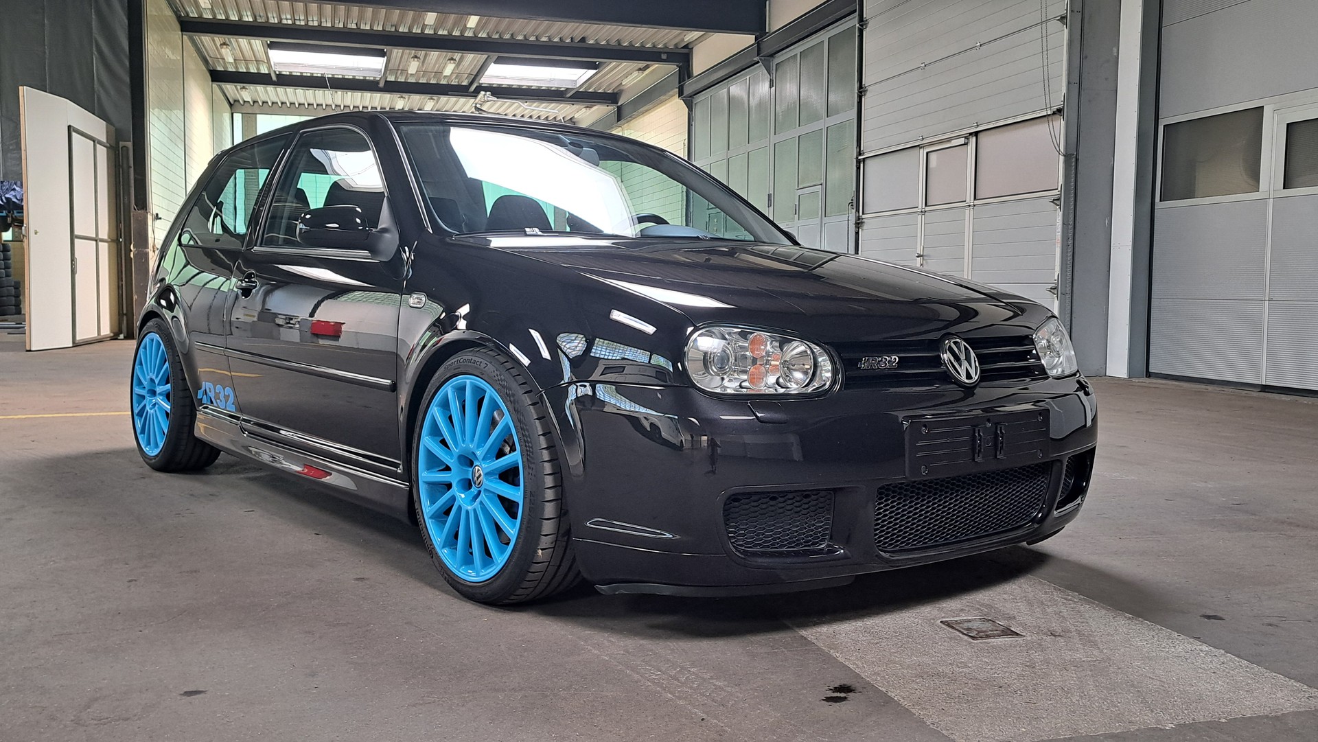 VW Golf R32 4Motion-image-0