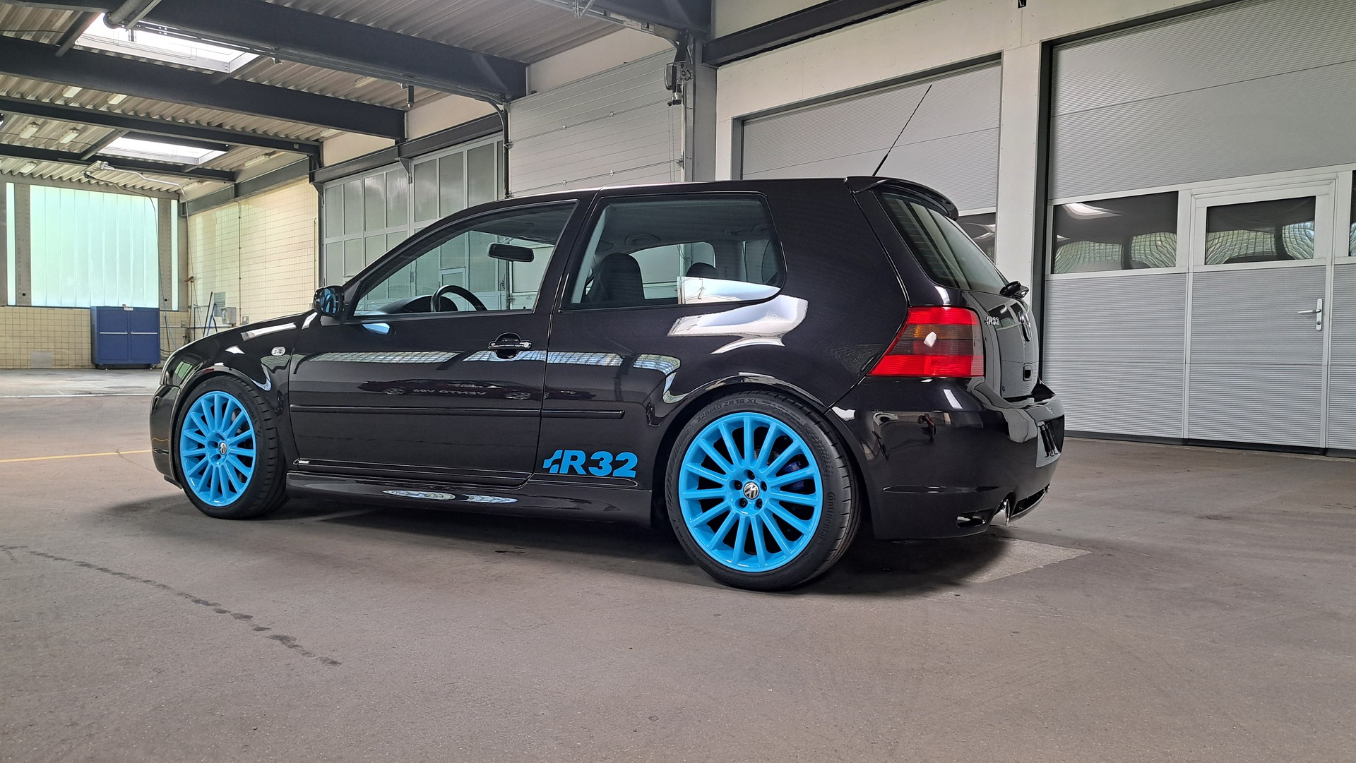 VW Golf R32 4Motion-image-3