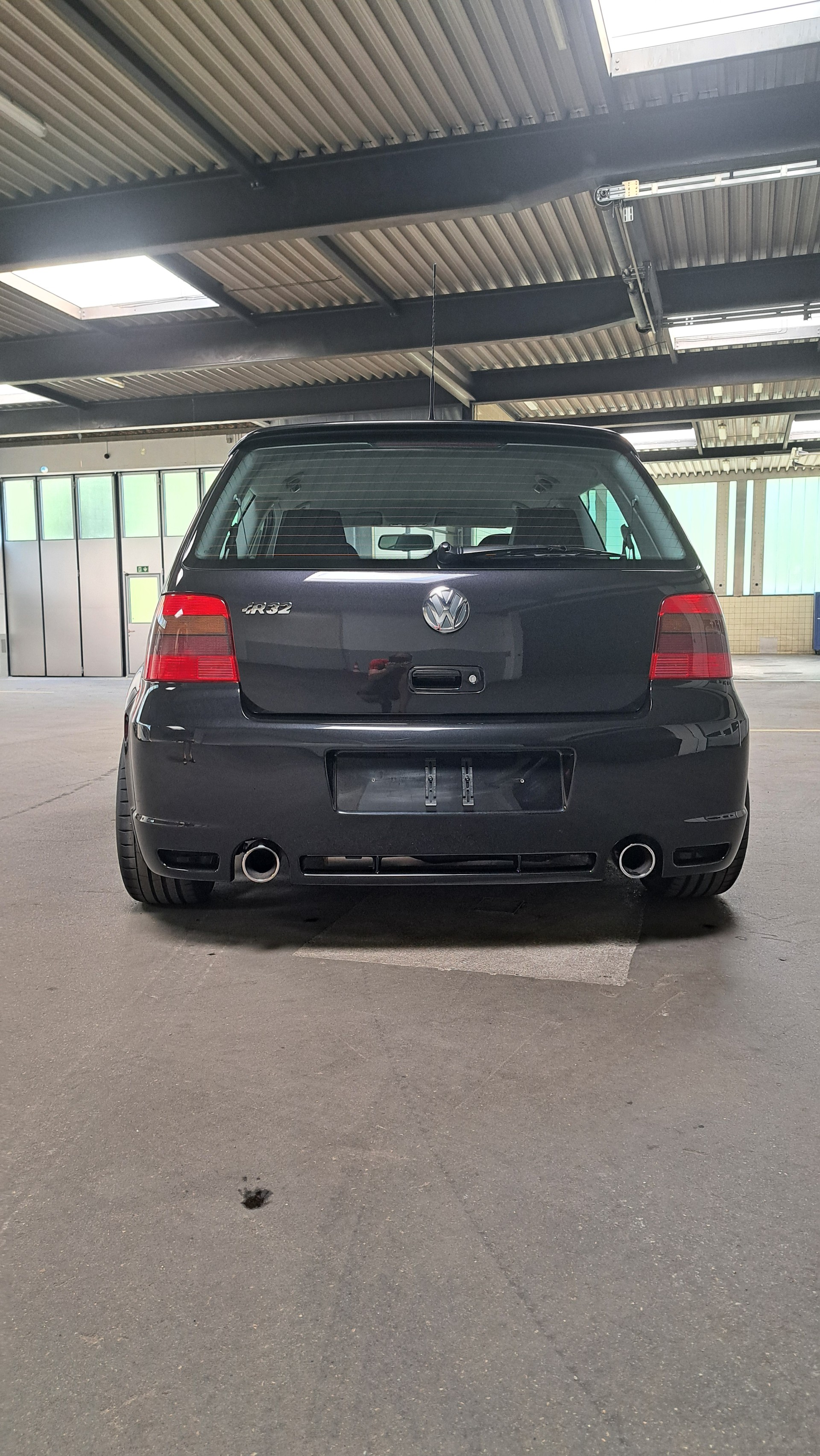VW Golf R32 4Motion-image-4