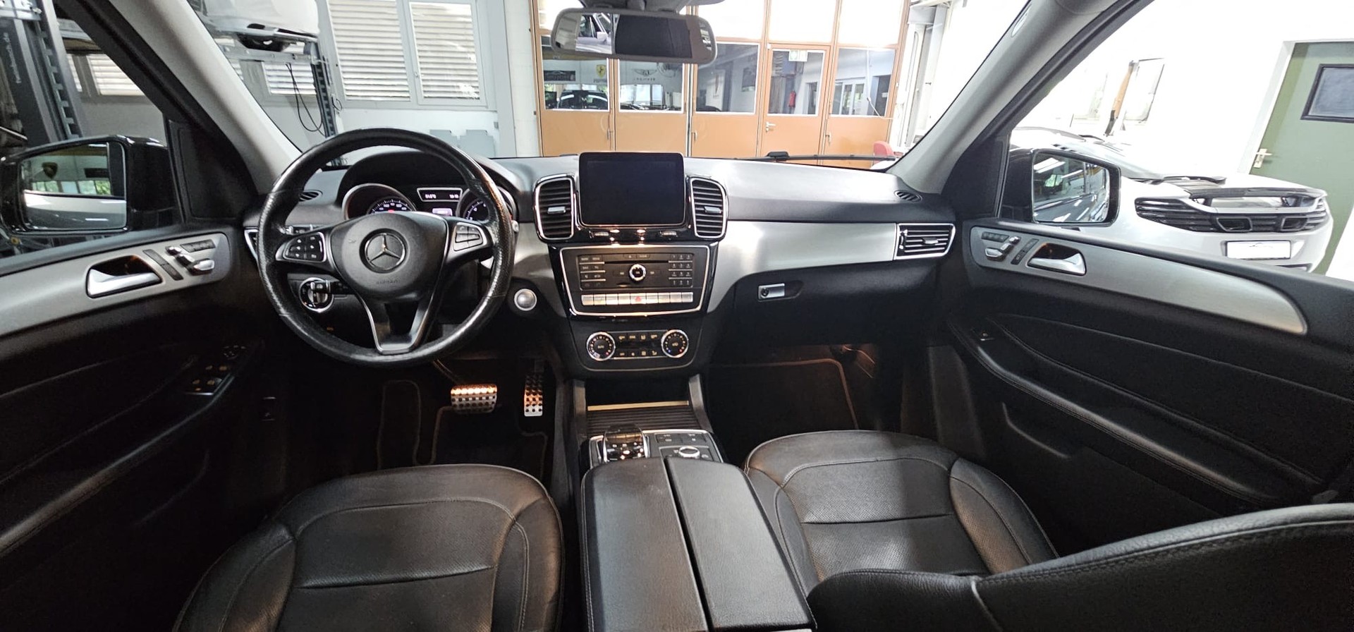 MERCEDES-BENZ GLE 43 AMG 4Matic 9G-Tronic-image-10