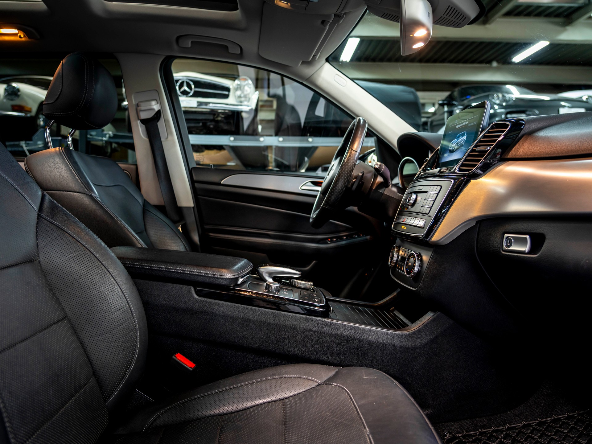 MERCEDES-BENZ GLE 43 AMG 4Matic 9G-Tronic-image-25