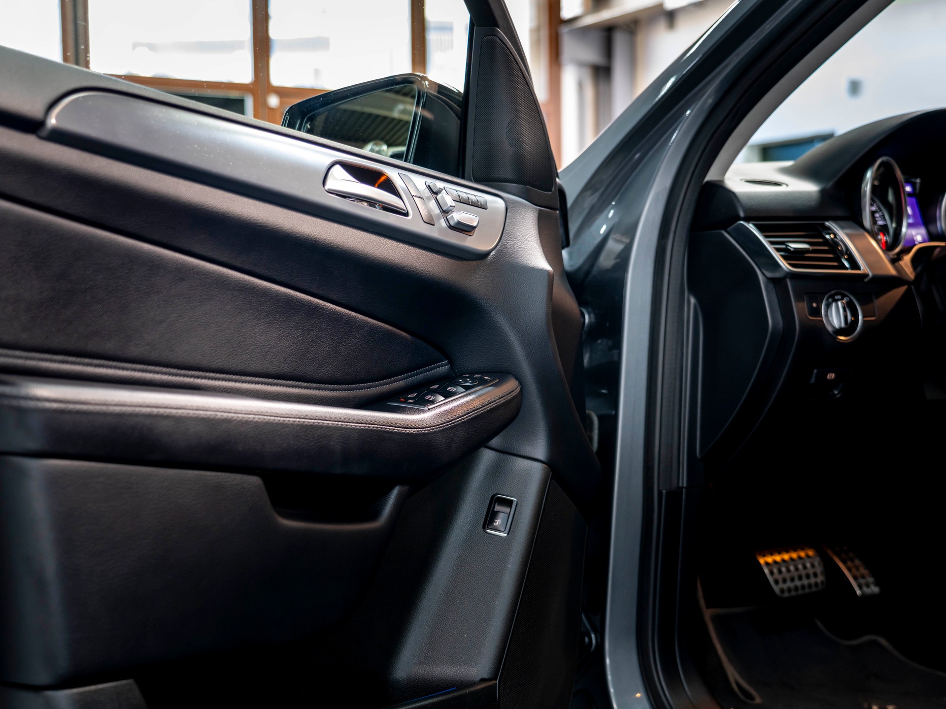 MERCEDES-BENZ GLE 43 AMG 4Matic 9G-Tronic-image-18