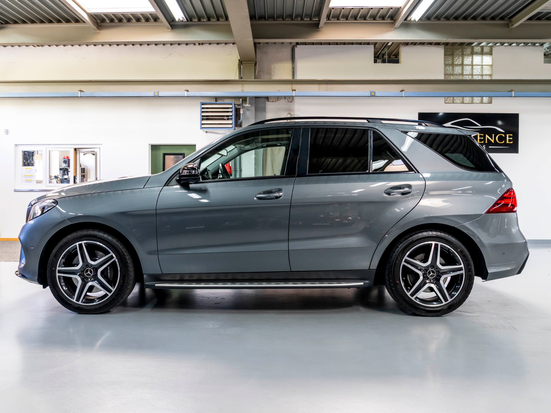 MERCEDES-BENZ GLE 43 AMG 4Matic 9G-Tronic-image-6