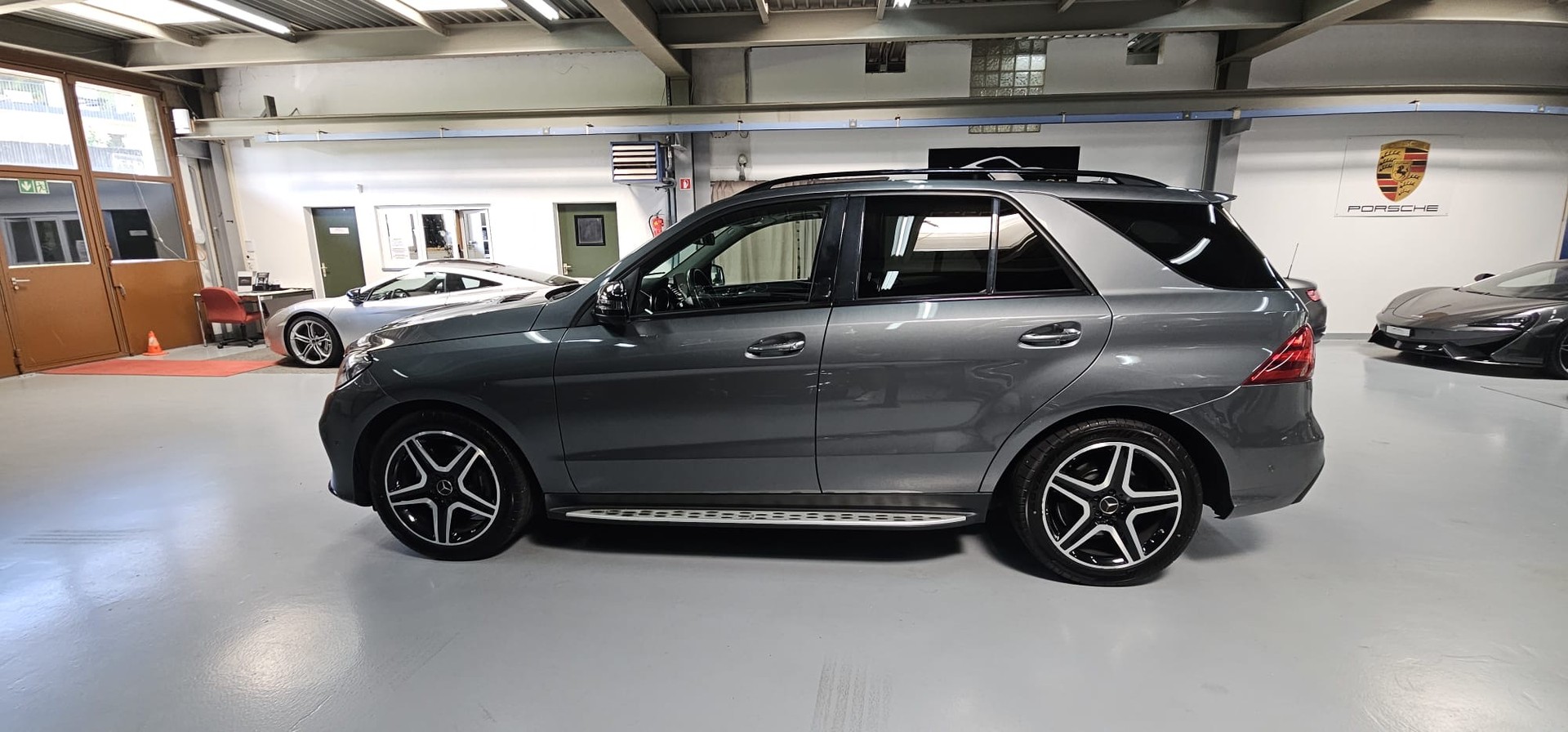 MERCEDES-BENZ GLE 43 AMG 4Matic 9G-Tronic-image-4