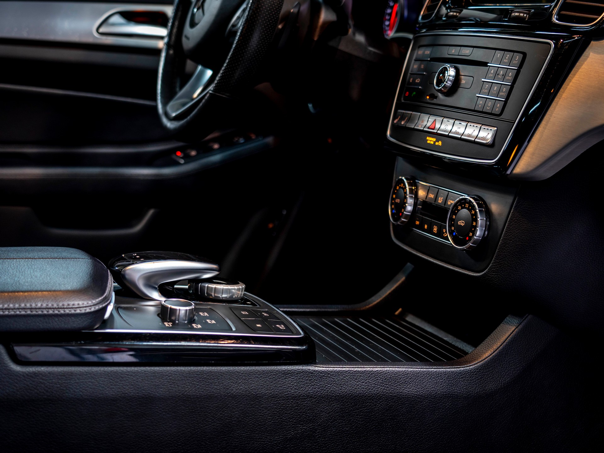 MERCEDES-BENZ GLE 43 AMG 4Matic 9G-Tronic-image-24