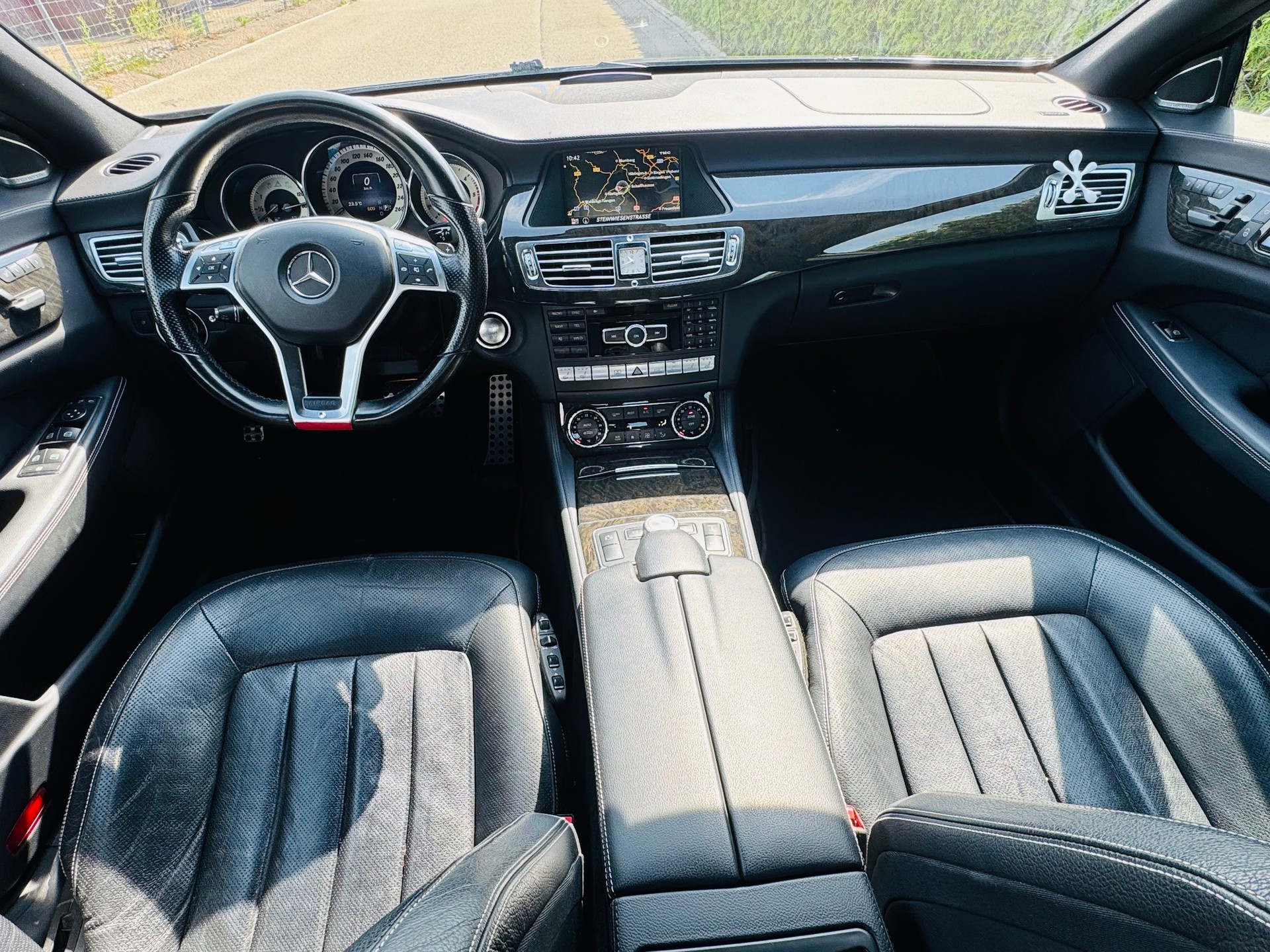MERCEDES-BENZ CLS 350 BlueTEC Executive 4Matic 7G-Tronic ( AMG Line )-image-8