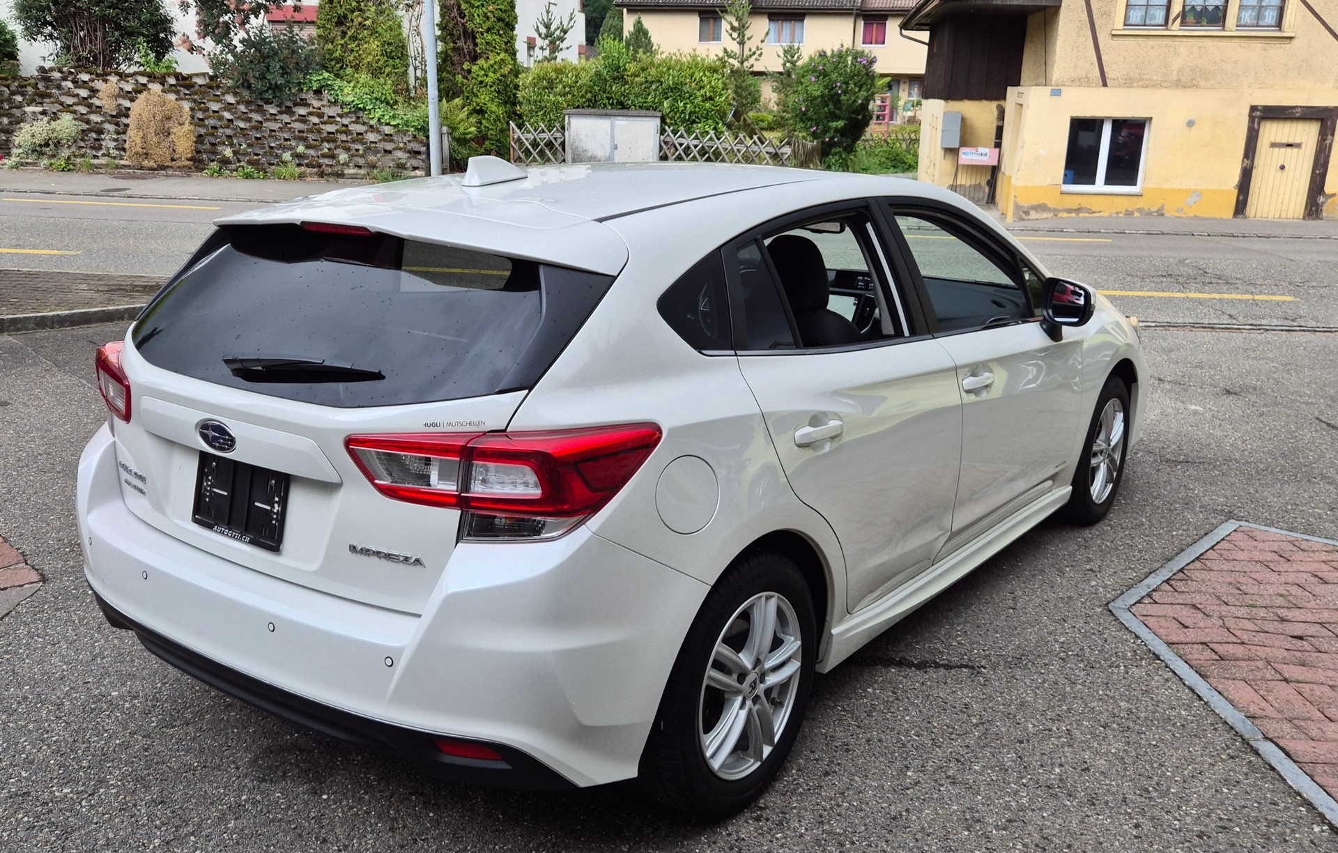 SUBARU Impreza 2.0 Luxury AWD-image-2
