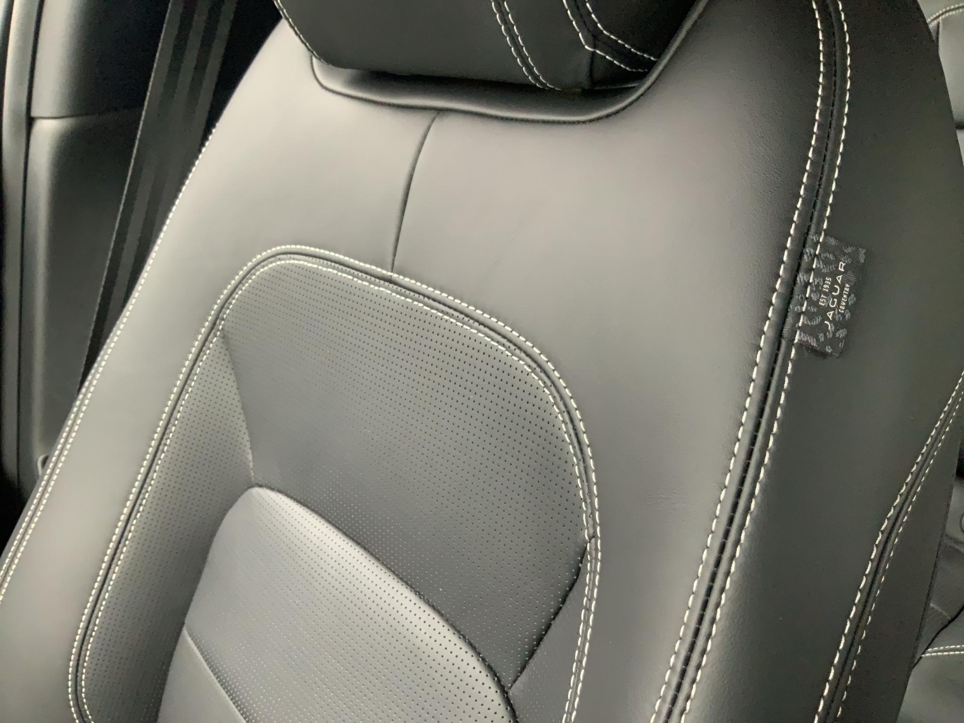 JAGUAR I-Pace EV400 HSE AWD-image-14