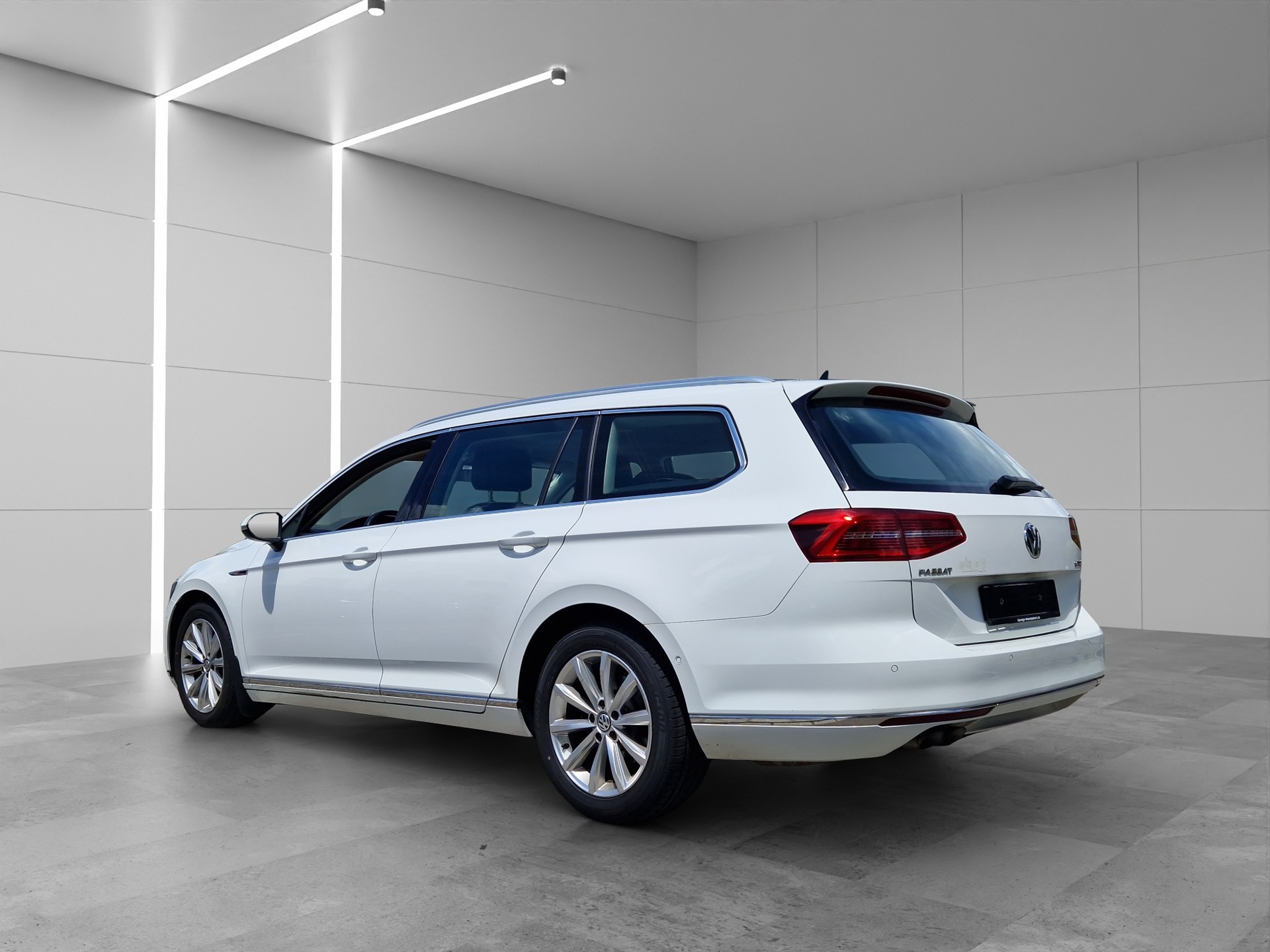VW Passat 2.0 TDI BMT Highline DSG 4Motion-image-5