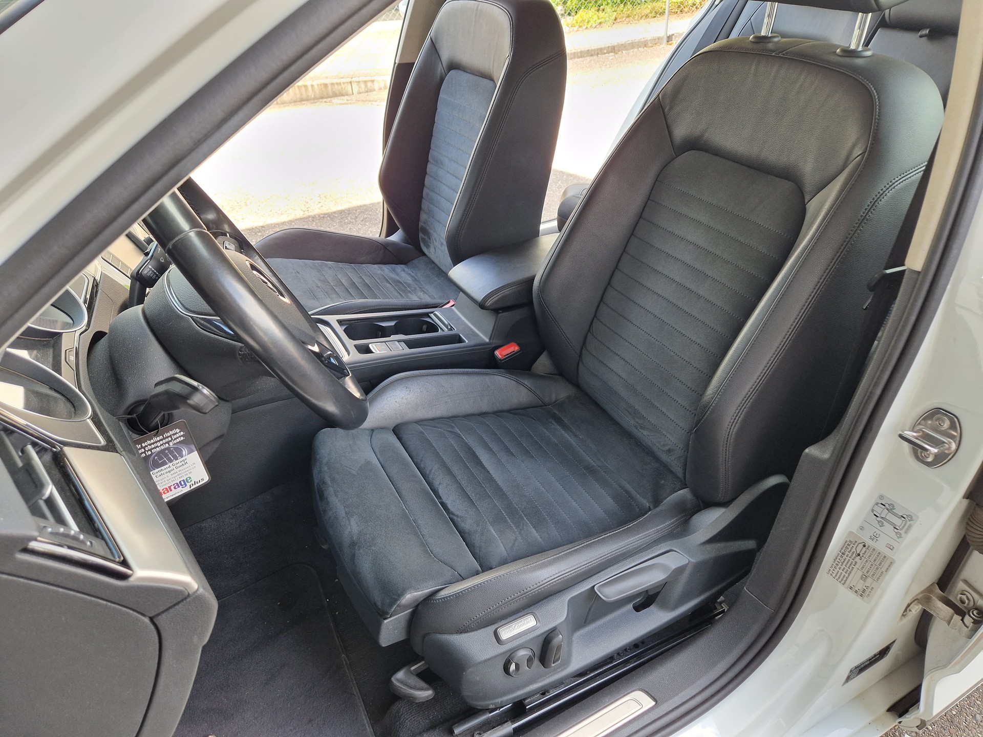 VW Passat 2.0 TDI BMT Highline DSG 4Motion-image-9