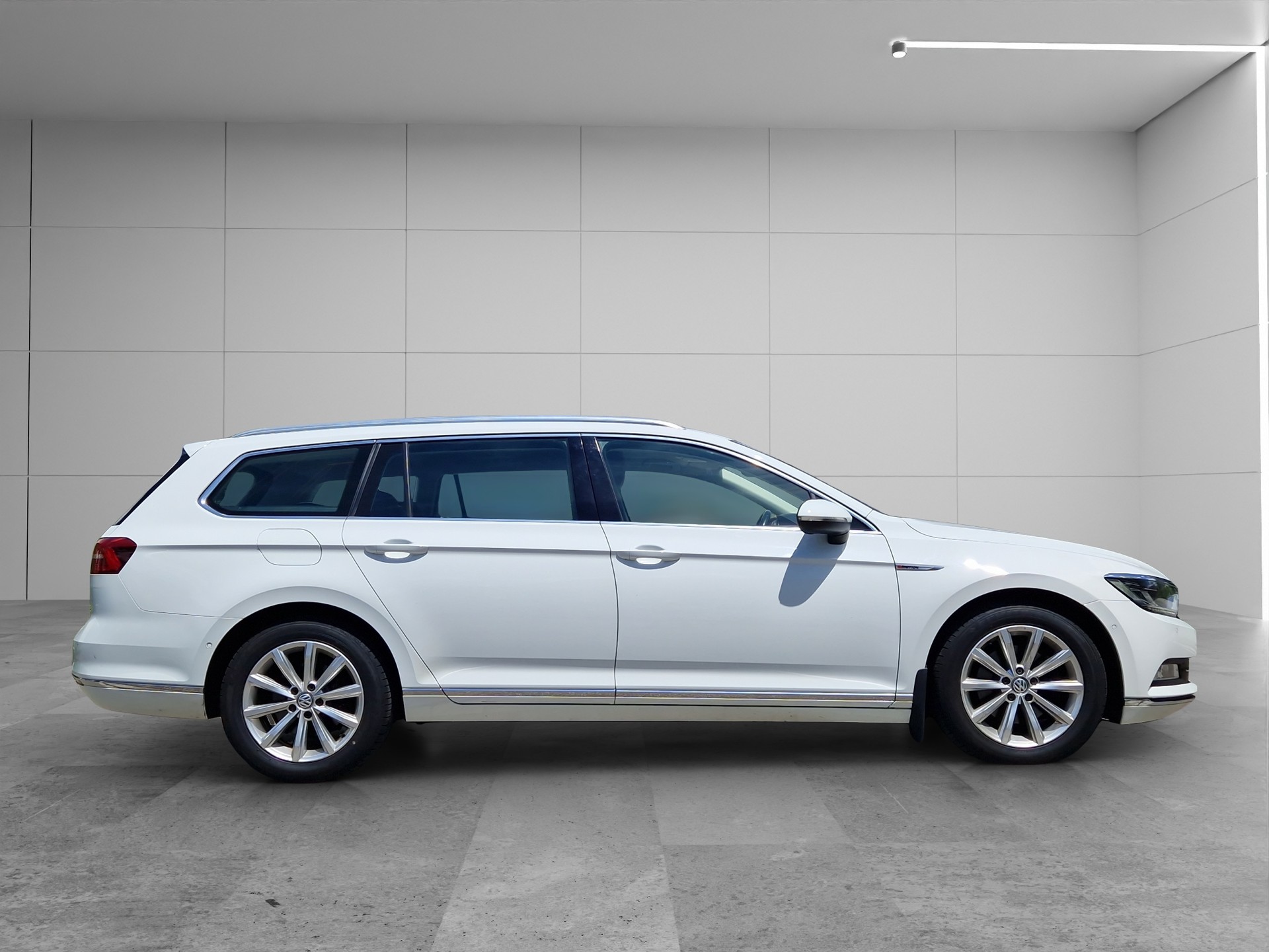 VW Passat 2.0 TDI BMT Highline DSG 4Motion-image-3