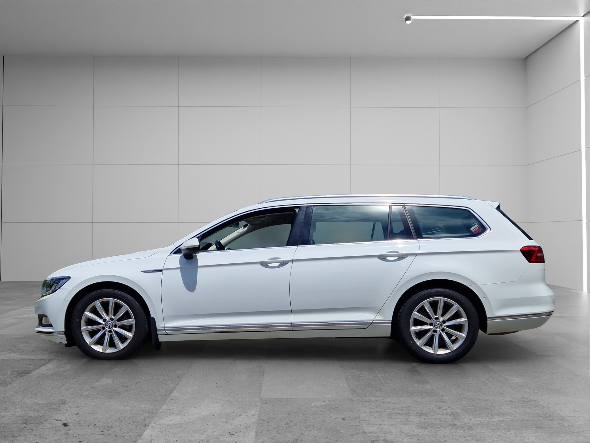 VW Passat 2.0 TDI BMT Highline DSG 4Motion-image-4