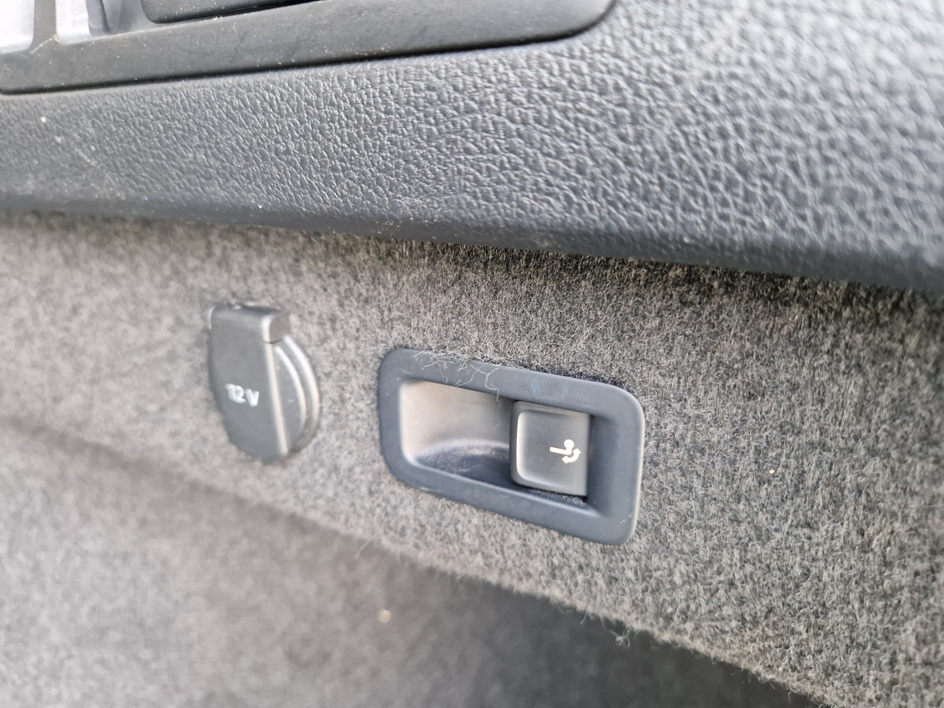 VW Passat 2.0 TDI BMT Highline DSG 4Motion-image-14