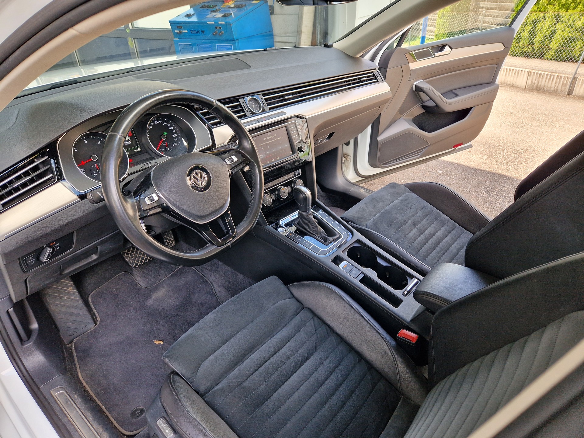VW Passat 2.0 TDI BMT Highline DSG 4Motion-image-8