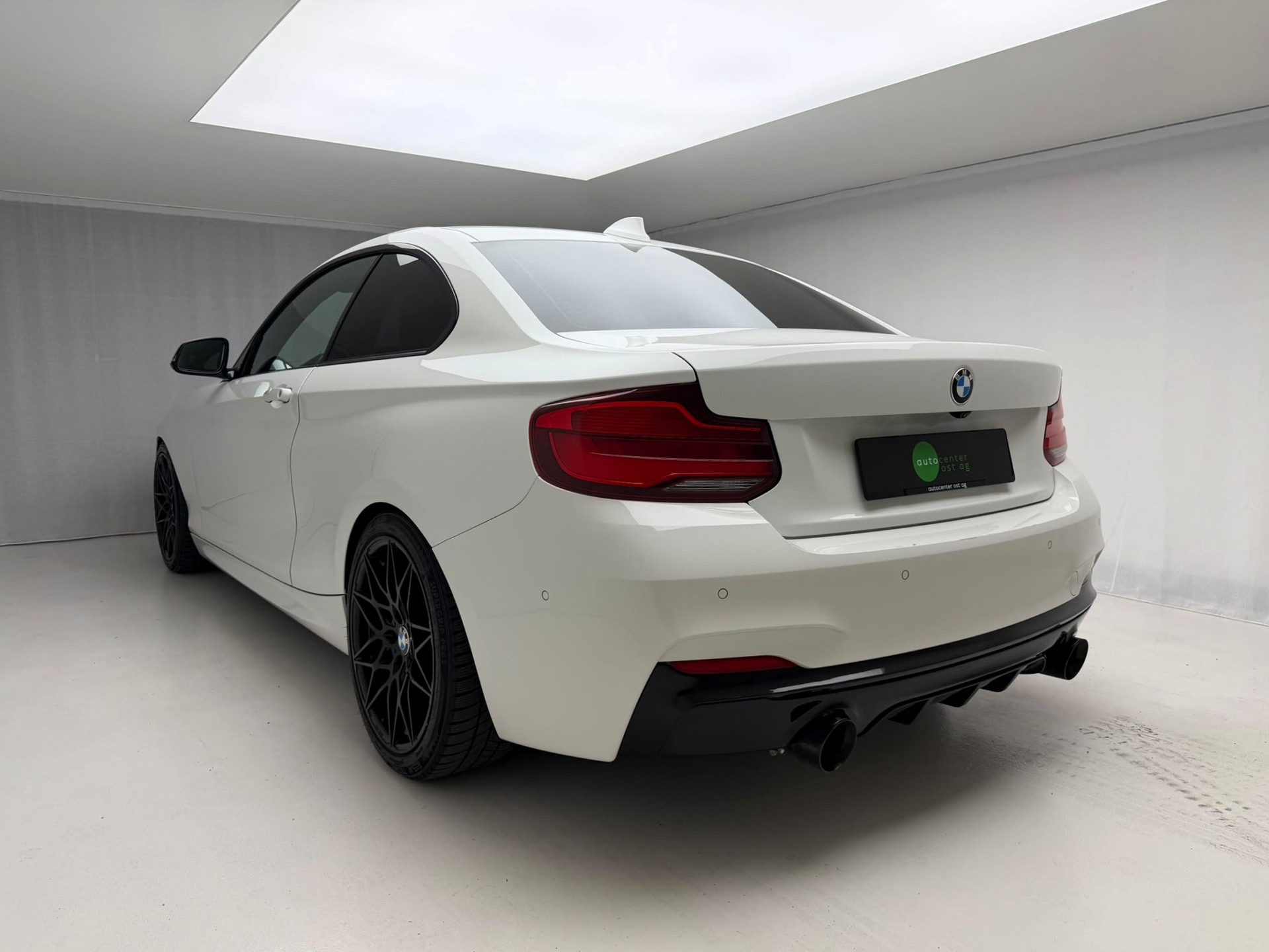 BMW M240i xDrive Steptronic-showroom-element-3
