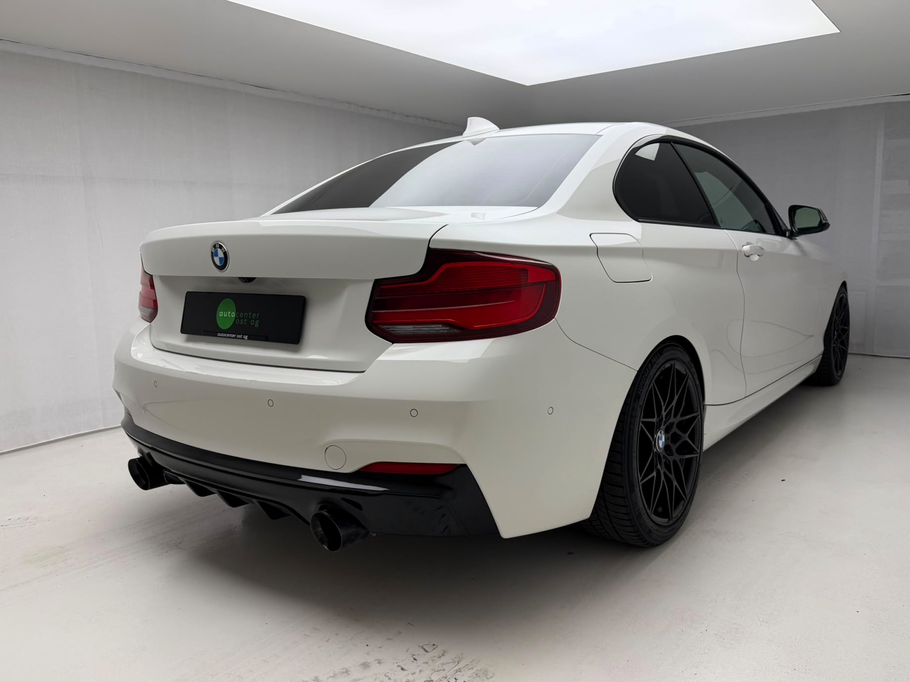 BMW M240i xDrive Steptronic-showroom-element-2