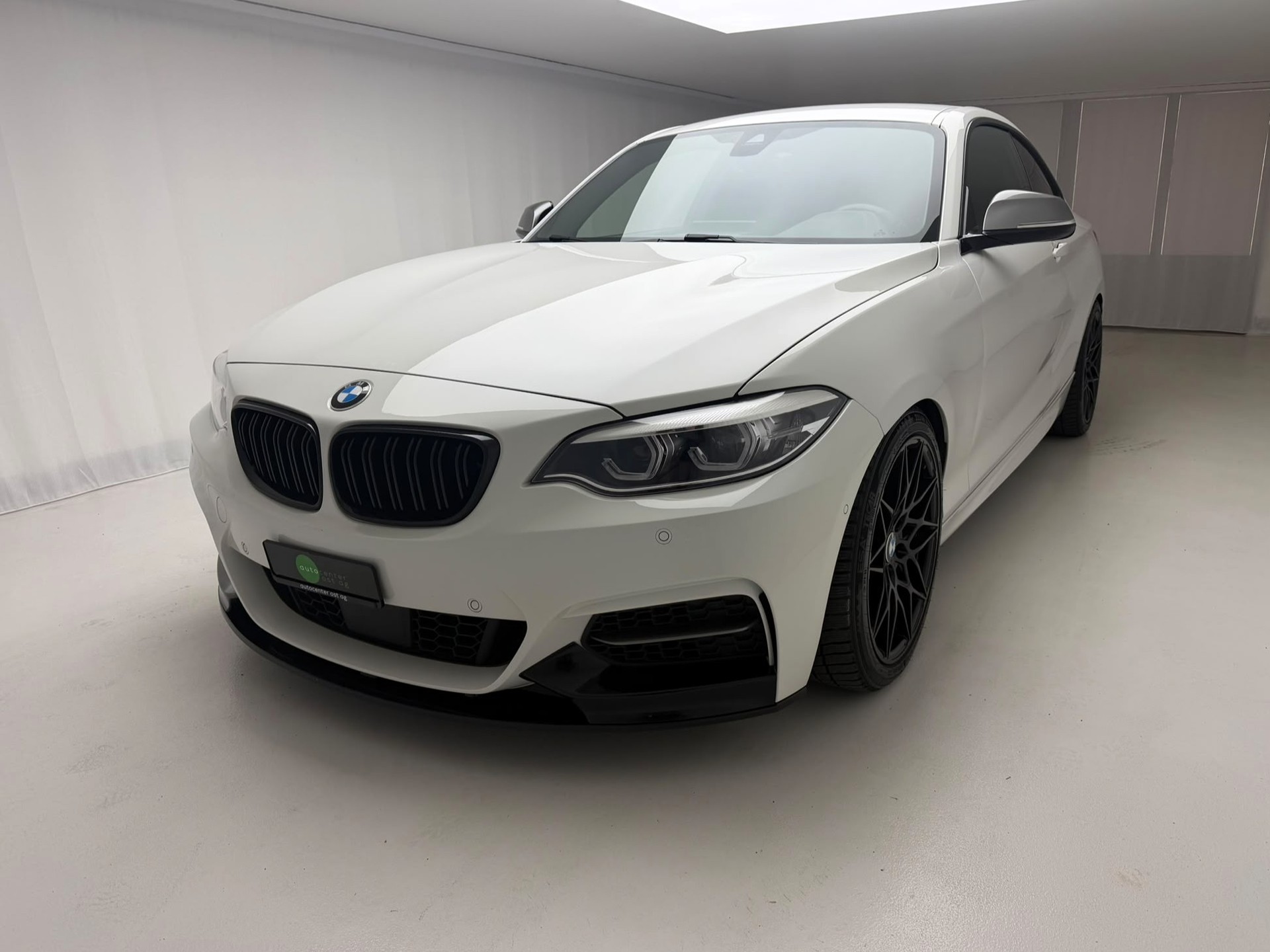 BMW M240i xDrive Steptronic-showroom-element-1