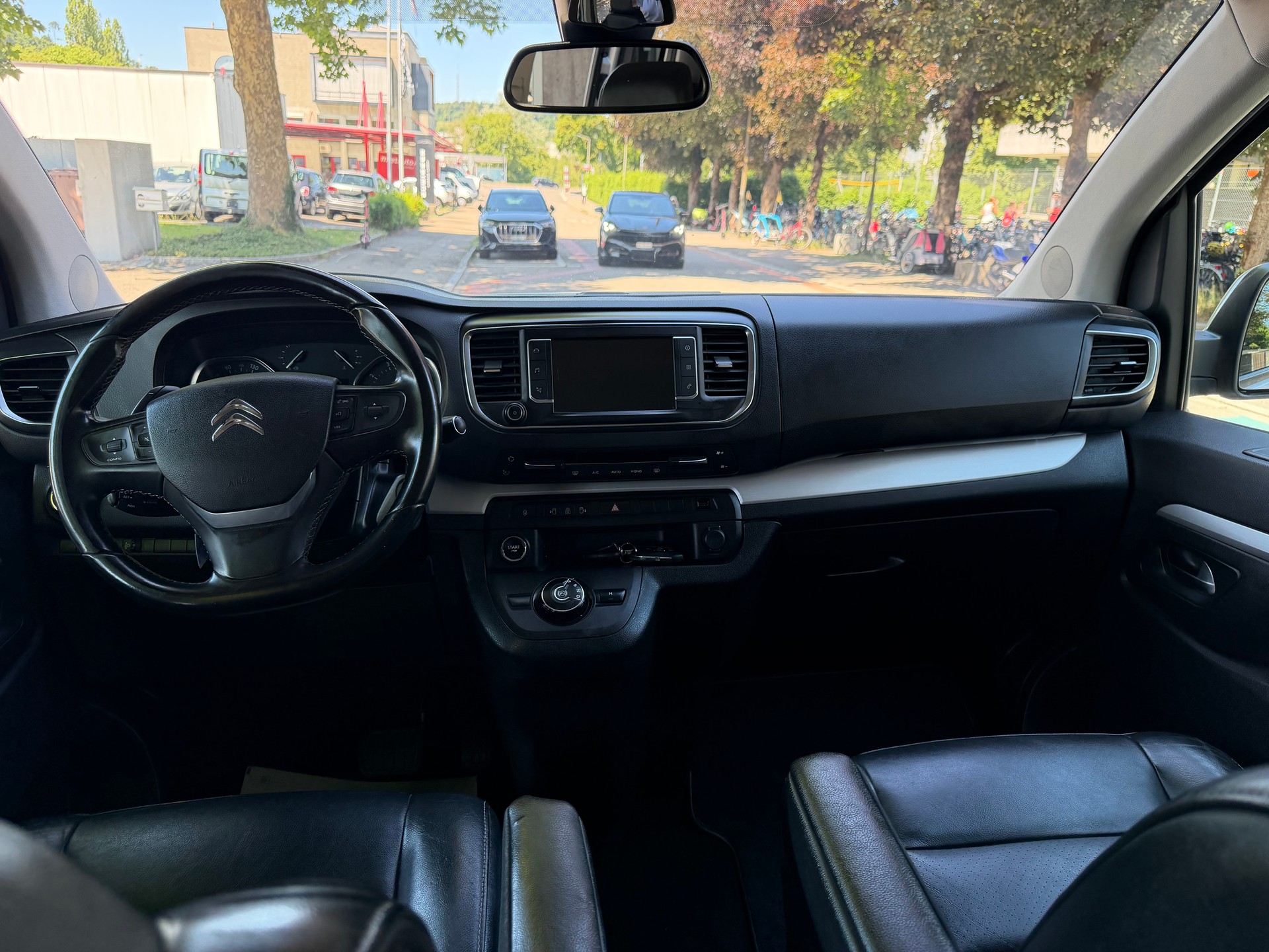 CITROEN Spacetourer 2.0 BlueHDi Shine XS EAT-image-13