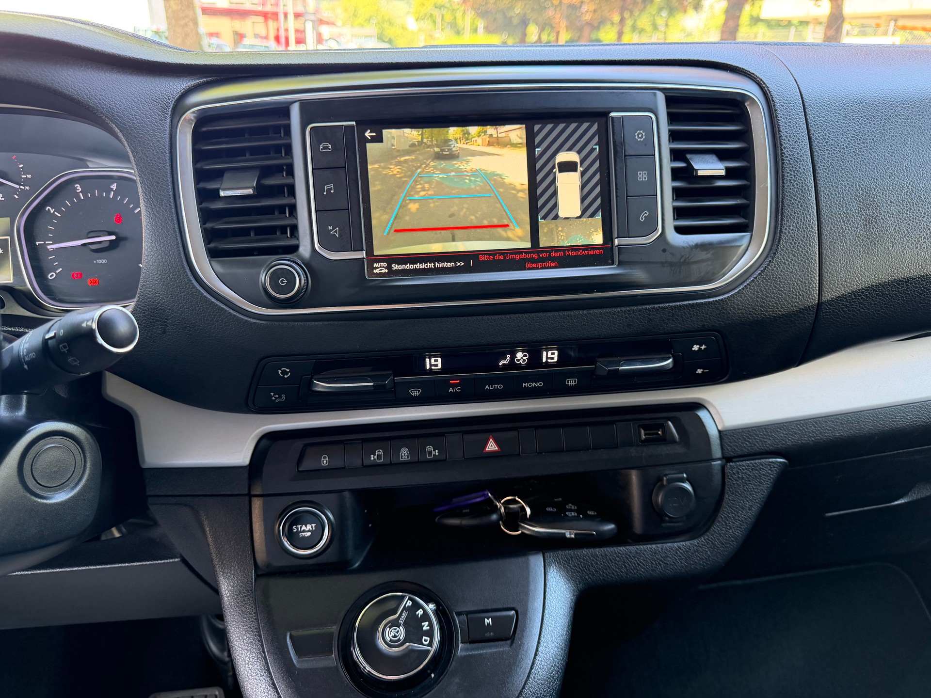 CITROEN Spacetourer 2.0 BlueHDi Shine XS EAT-image-9